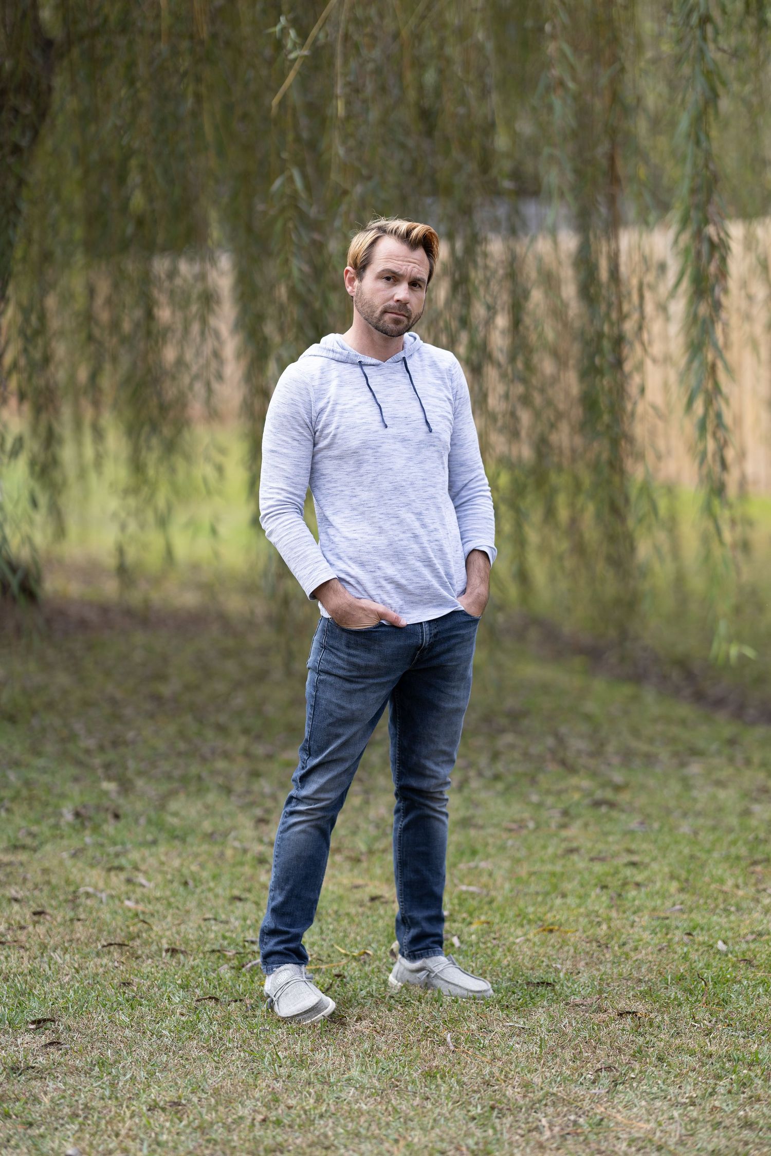 image taken with canon EF 85mm 1.4 vs Canon RF 85mm 1.2