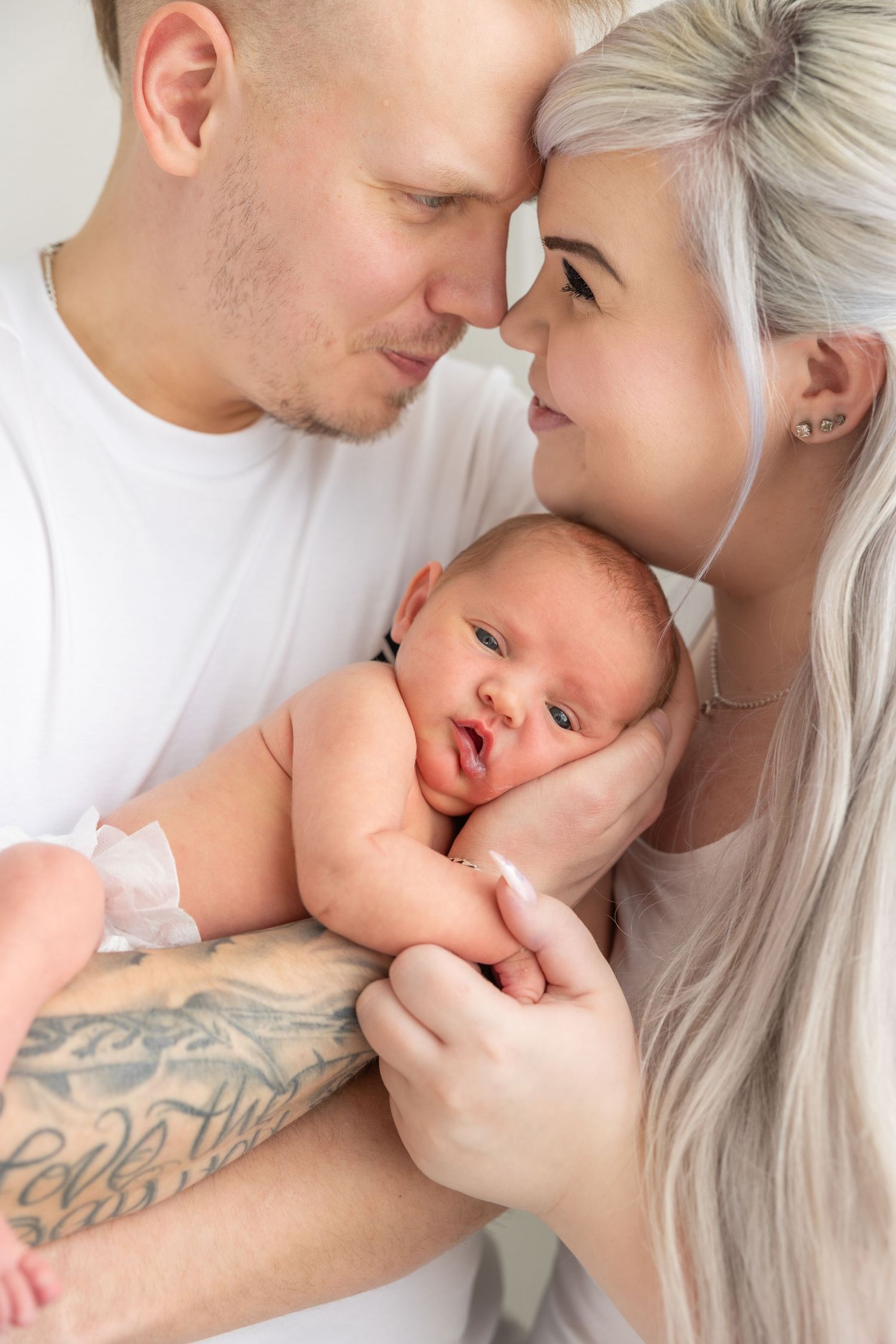 Katja Ravi Visuals odotuskuvaus Lahti Newbornkuvaus Lahti Lapsikuvaus Lahti Perhekuvaus Lahti Ylioppilaskuvaus Lahti Rippikuvaus Lahti