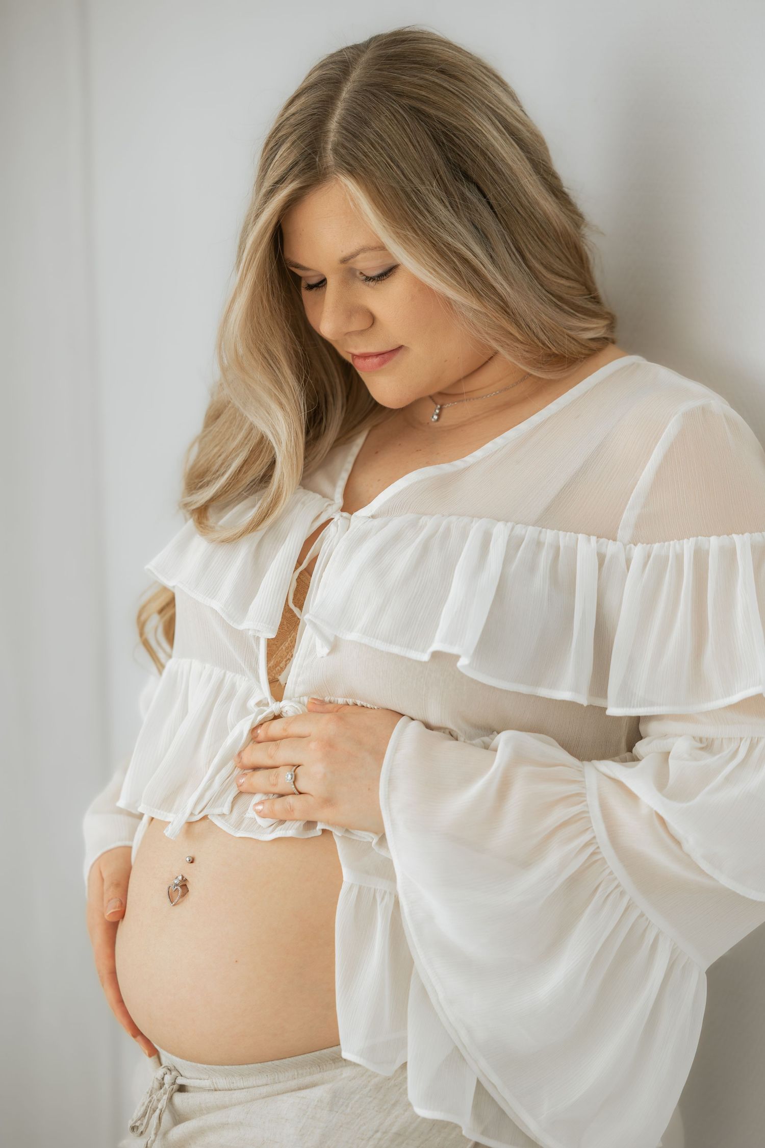 Katja Ravi Visuals odotuskuvaus Lahti Newbornkuvaus Lahti Lapsikuvaus Lahti Perhekuvaus Lahti Ylioppilaskuvaus Lahti Rippikuvaus Lahti