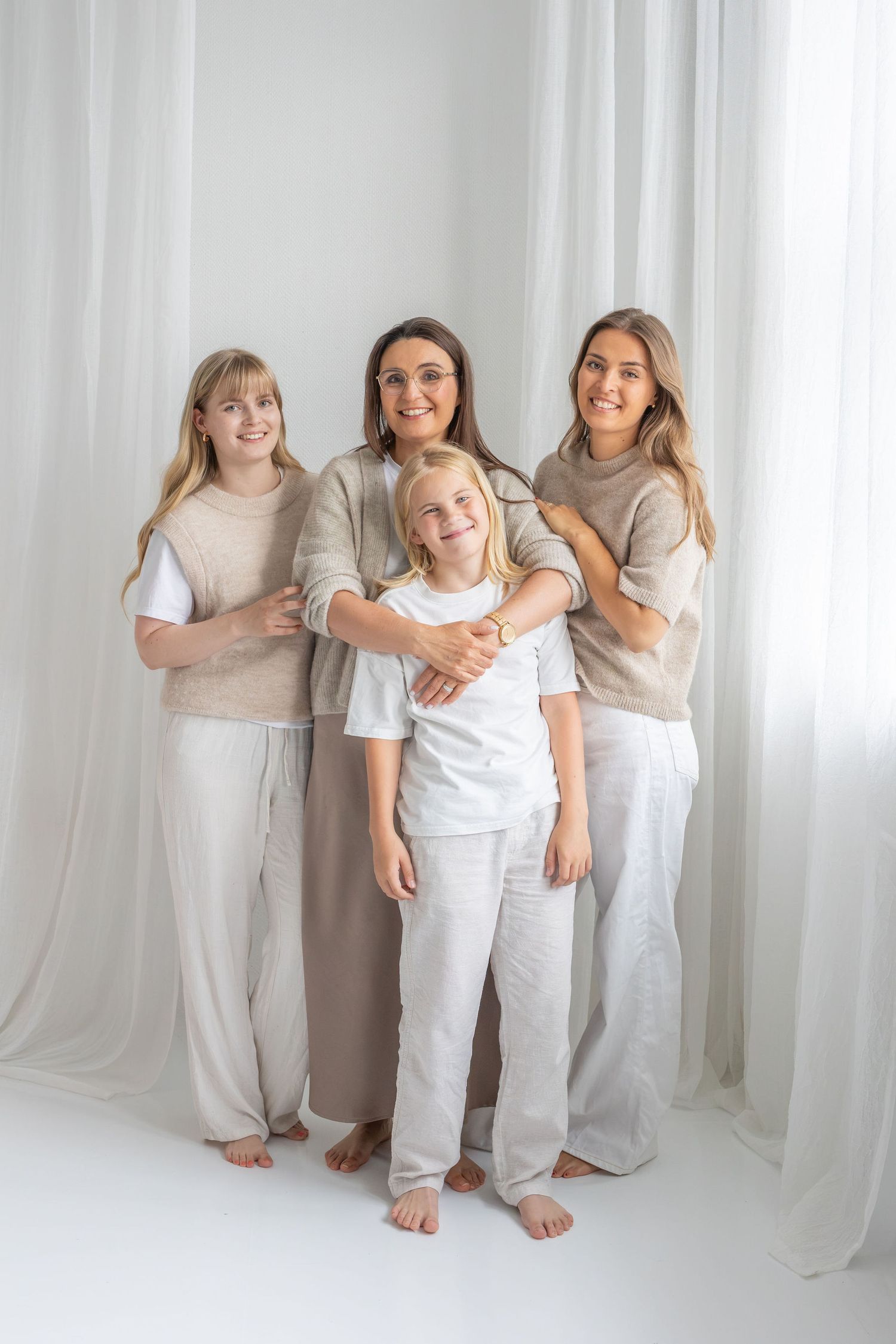 Katja Ravi Visuals odotuskuvaus Lahti Newbornkuvaus Lahti Lapsikuvaus Lahti Perhekuvaus Lahti Ylioppilaskuvaus Lahti Rippikuvaus Lahti