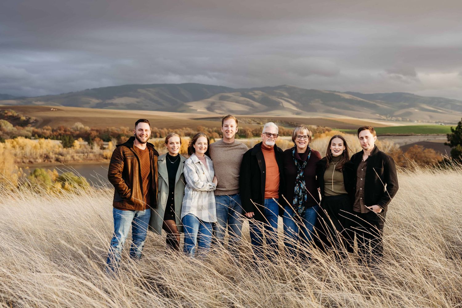An extended family portrait of a family standing in front of Bennington Lake.