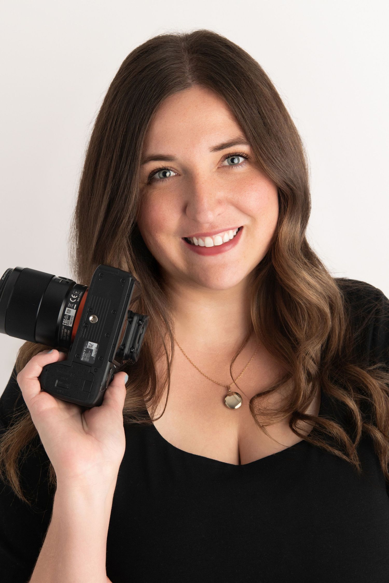 Headshot of Brittani Smith, a Walla Walla portrait and wedding photographer.