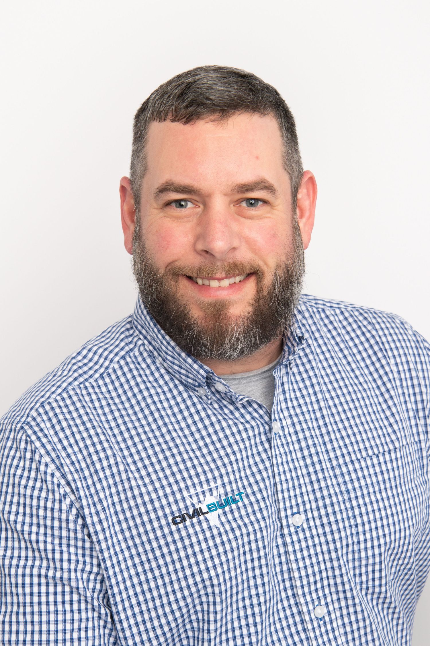 A man smiles for a professional business headshot in Walla Walla.