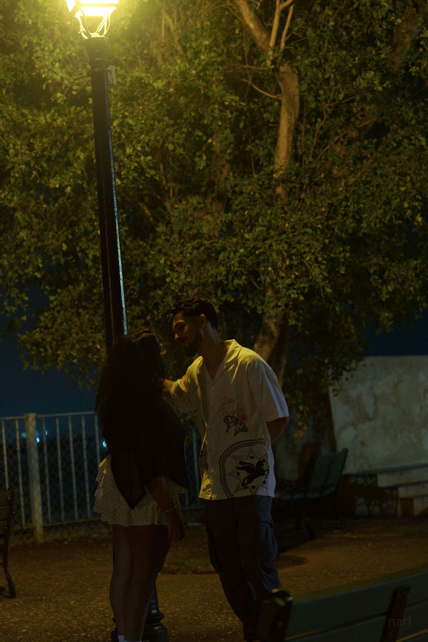 A couple’s photoshoot that feels like a still from a movie.