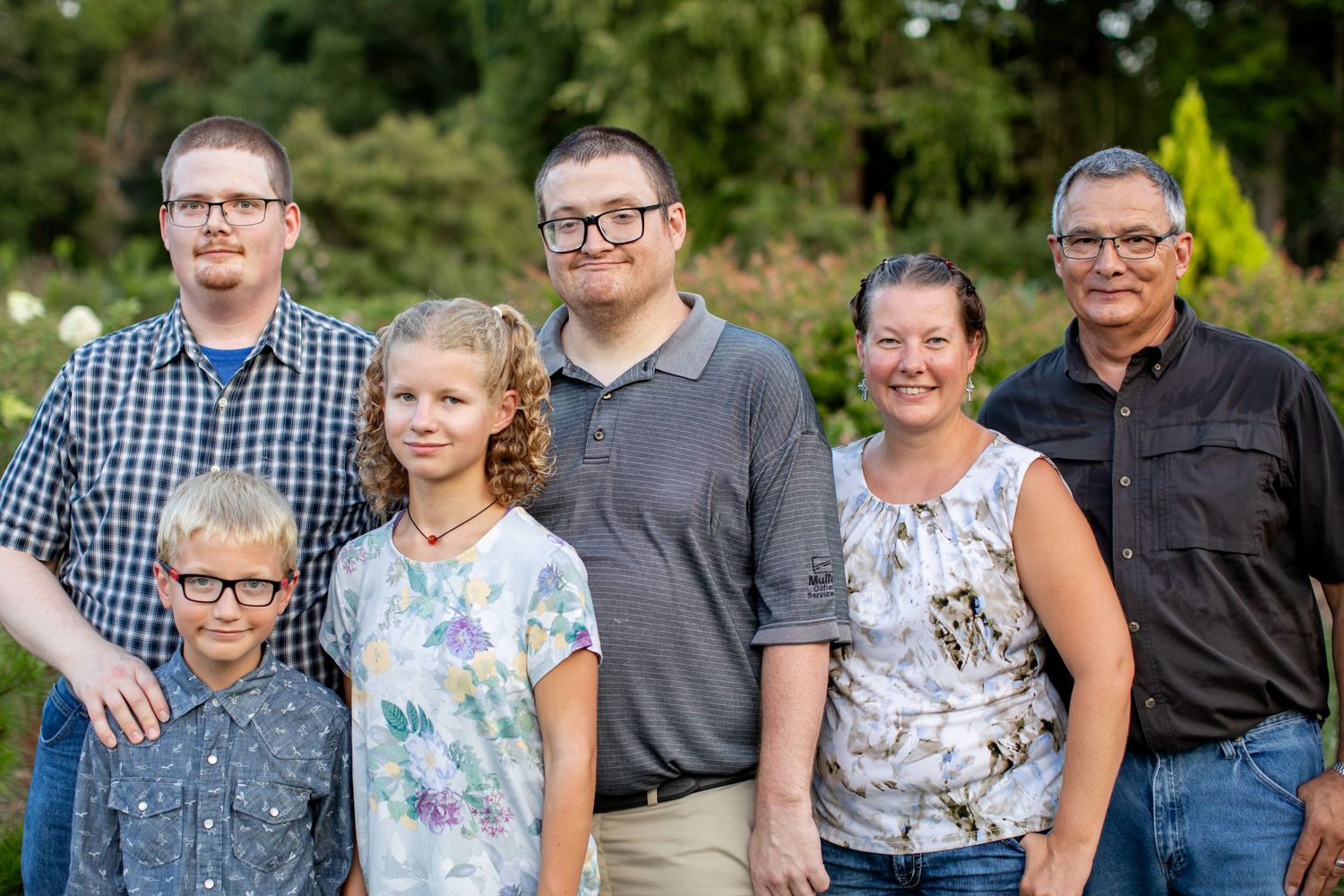 Family of six in SFA's Arboretum by Nacogdoches photographer Emily Joy Photography