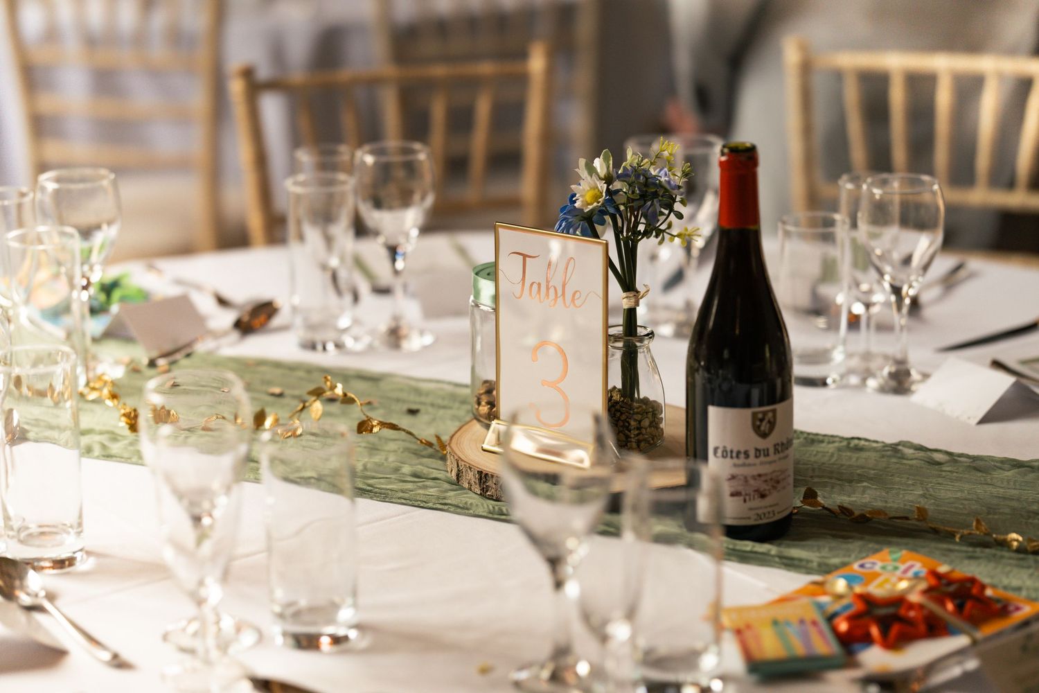 Details table arrangement