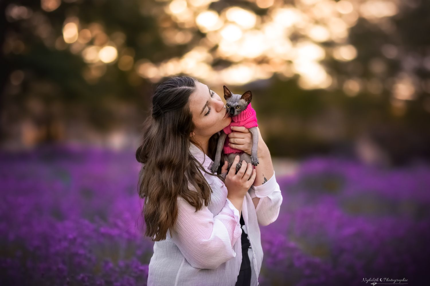 Photo maitre et son chat bisous – Photographe animalier en Meuse