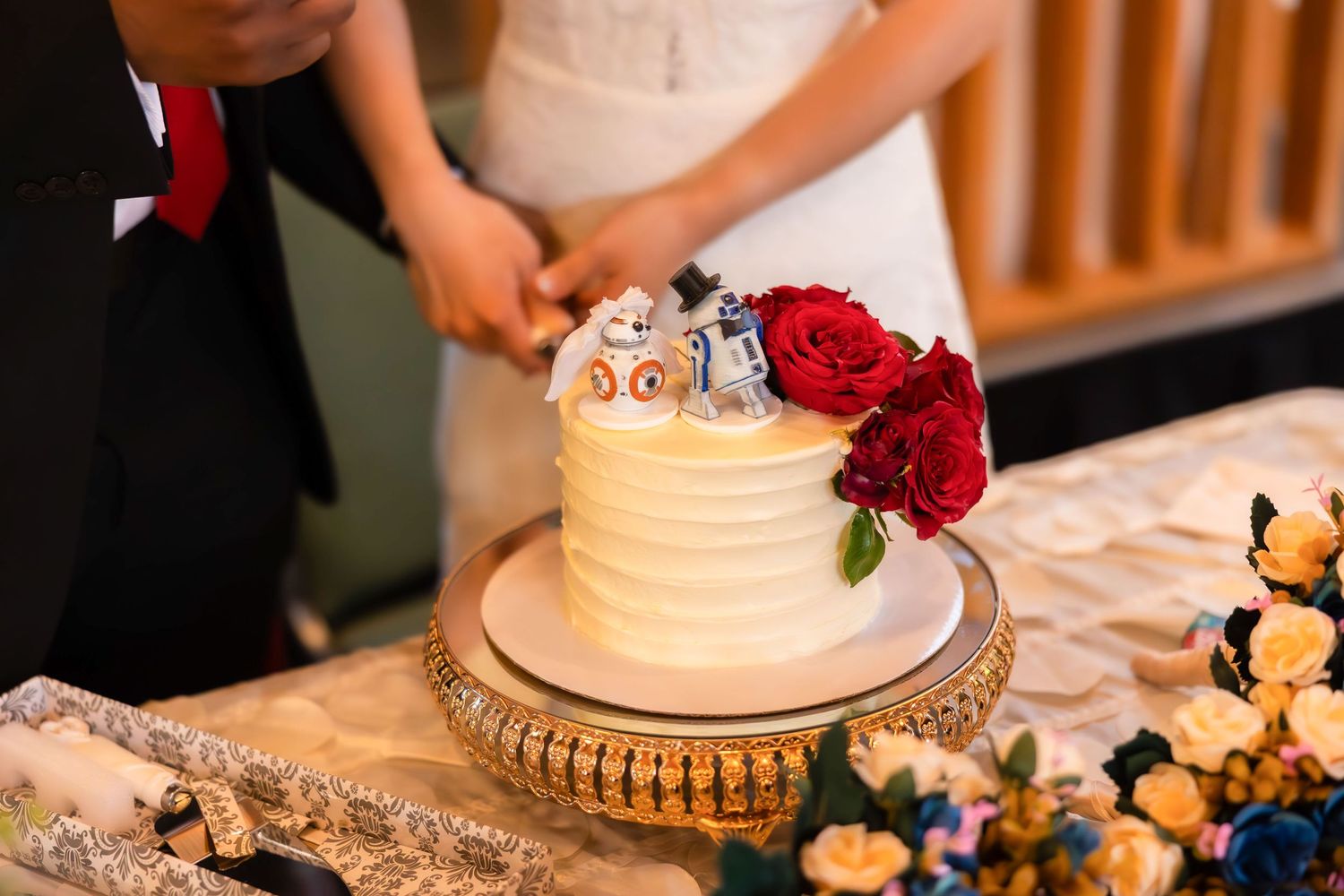 wedding cake cutting