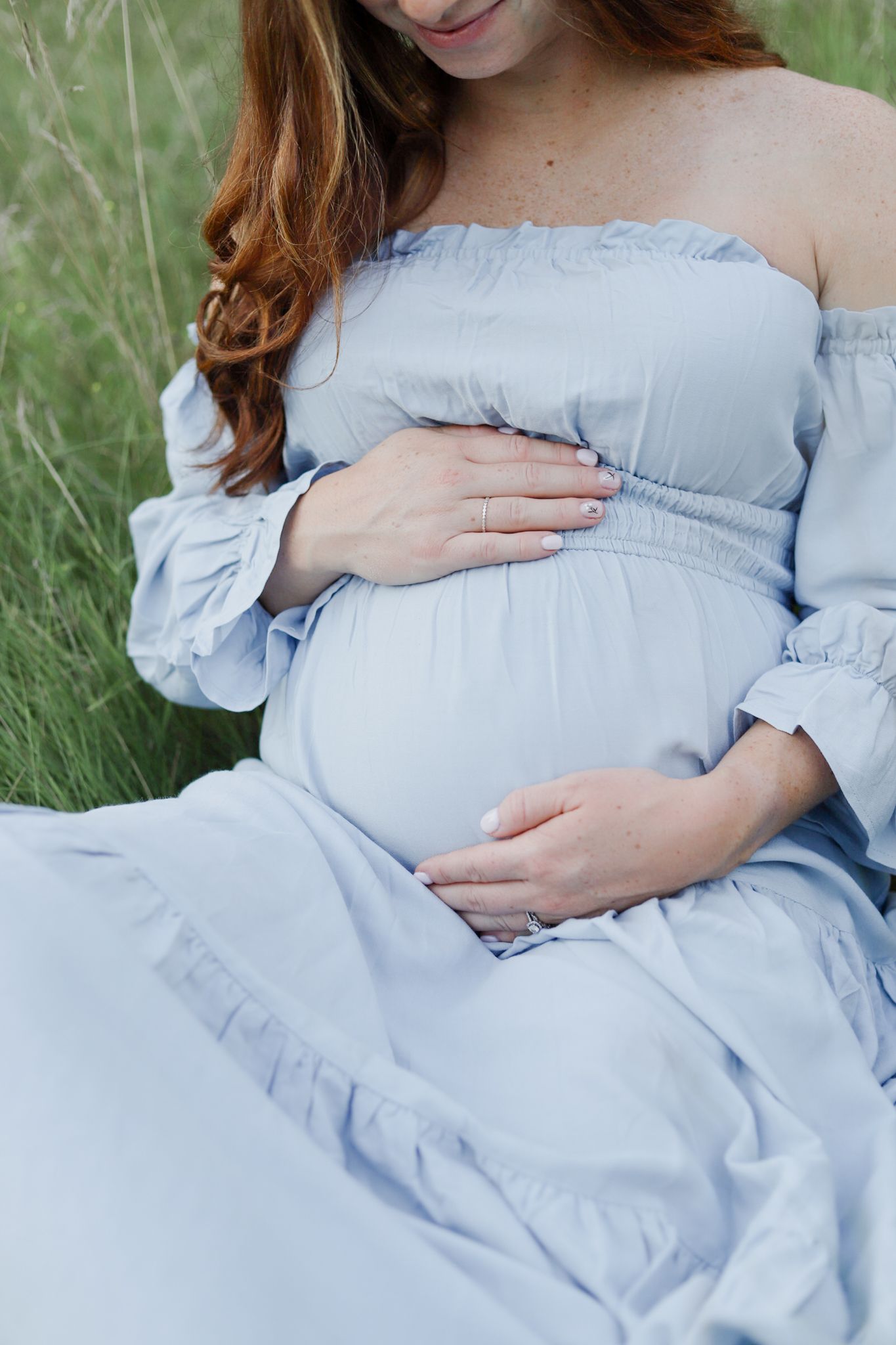 Outdoor maternity photoshoot