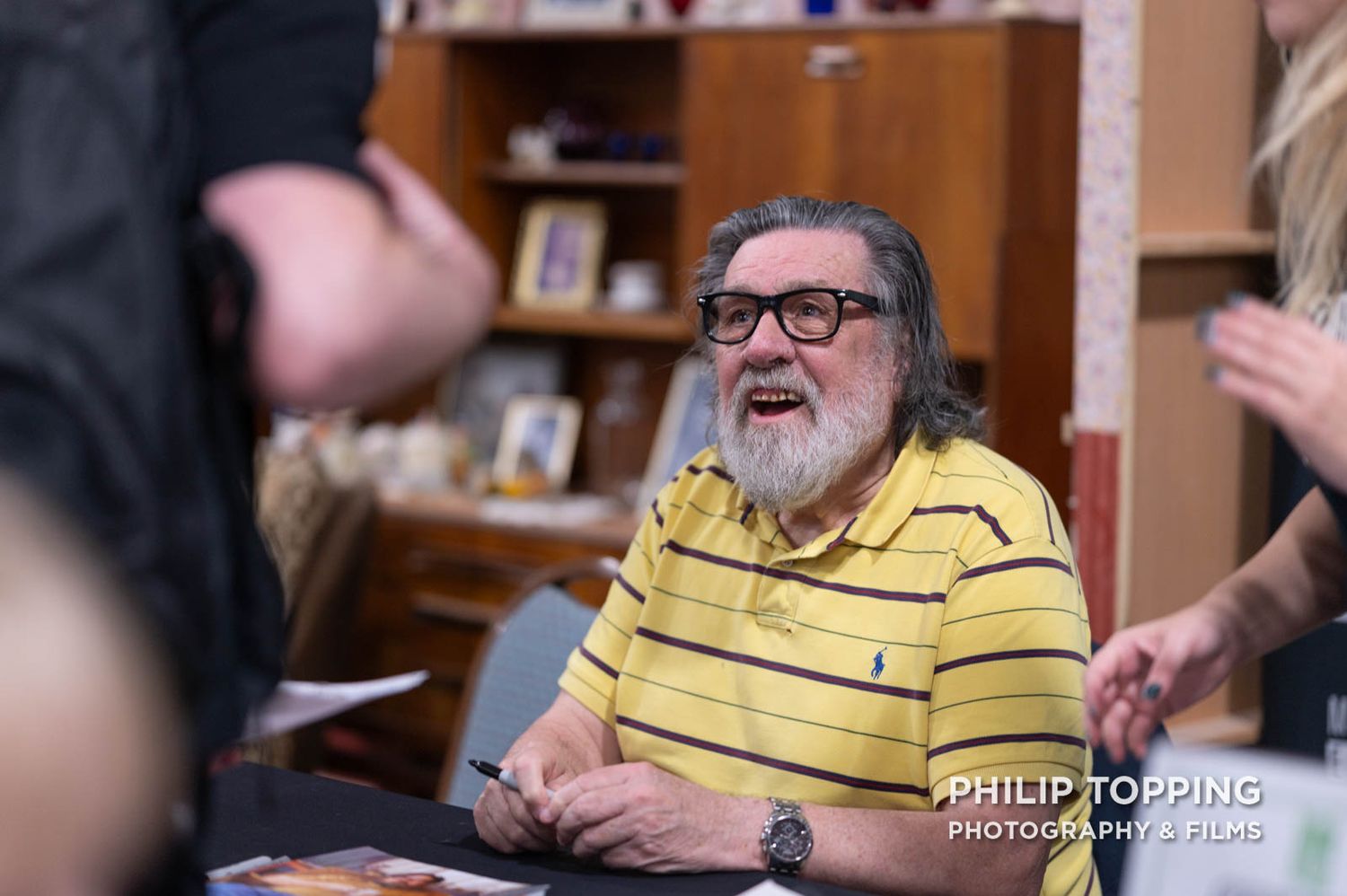 Ricky Tomlinson is chatting with someone.