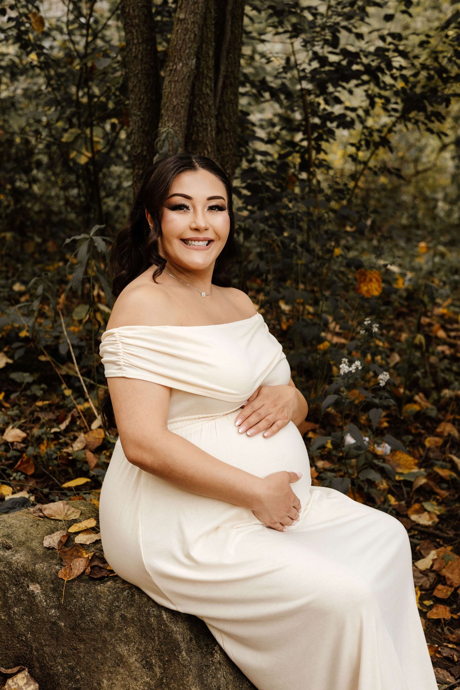 Beautiful maternity portrait of an expectant mother at Evergreen Brick Works during an outdoor pregnancy photography session in Toronto.