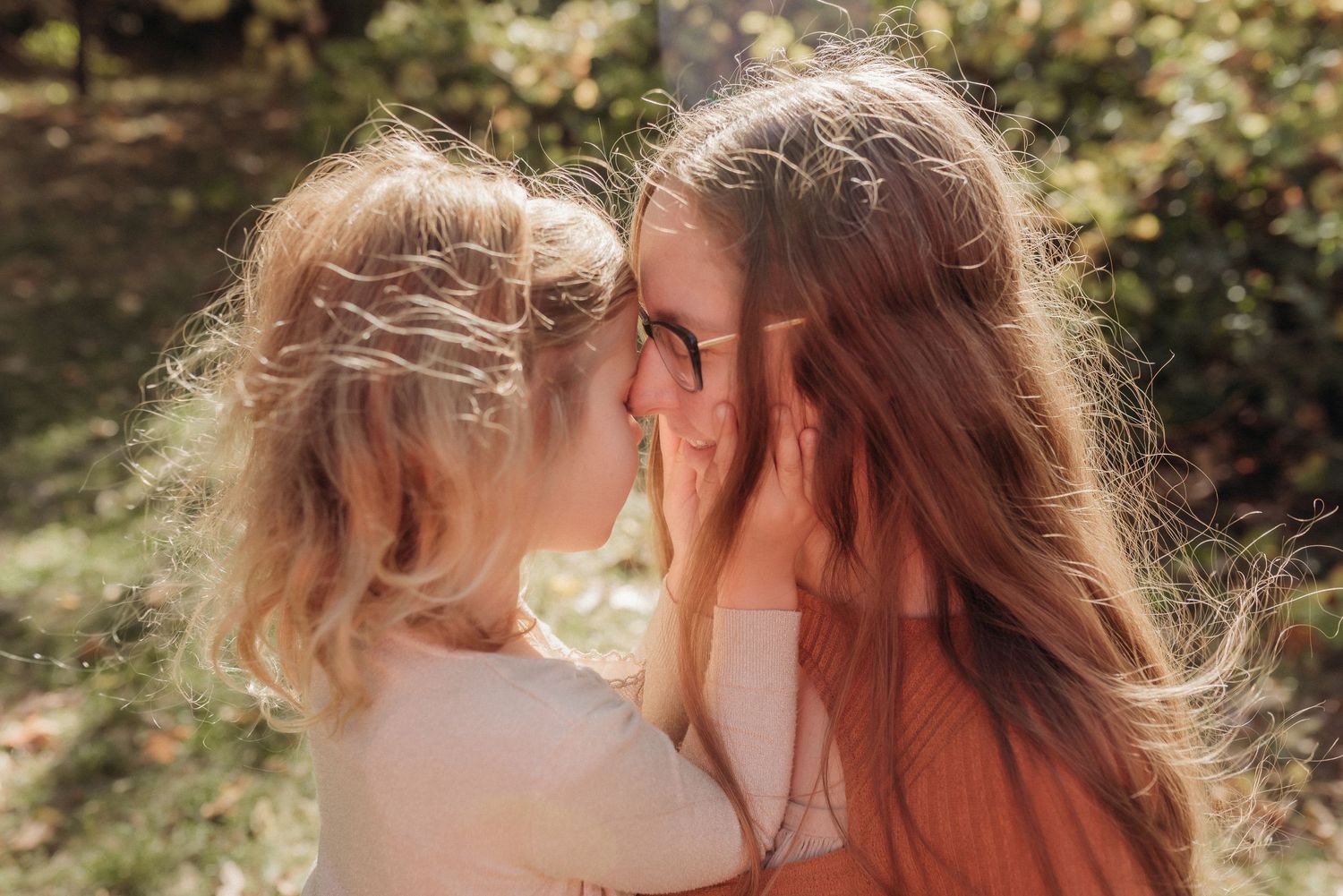 Family session outdoor portrait golden hour