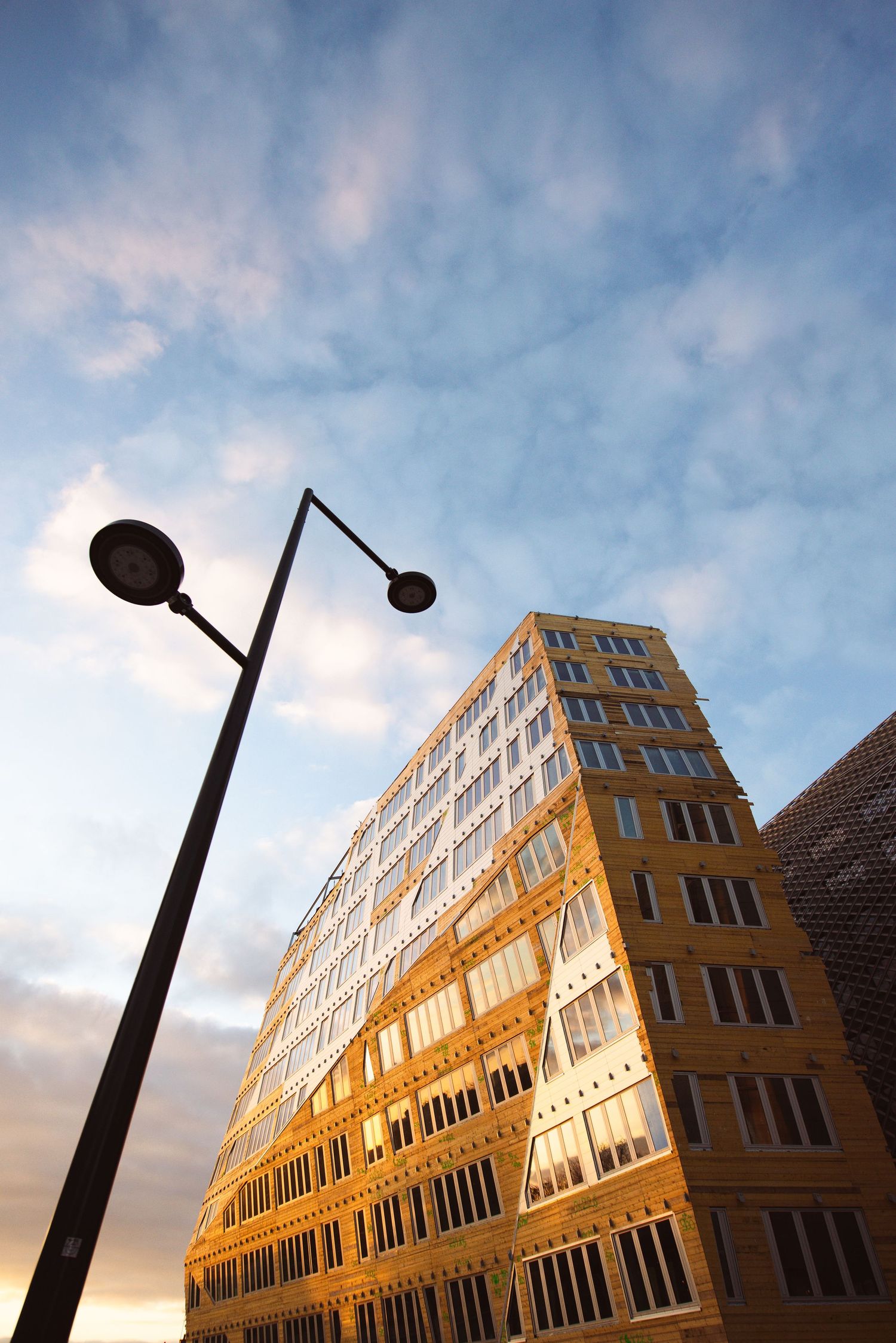 Photographe BTP Bretagne – mise en valeur bâtiment contemporain en environnement urbain