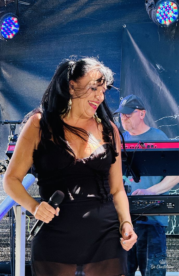 Hope Madden - Lead Singer of The Outsiderz Florida Rock Band