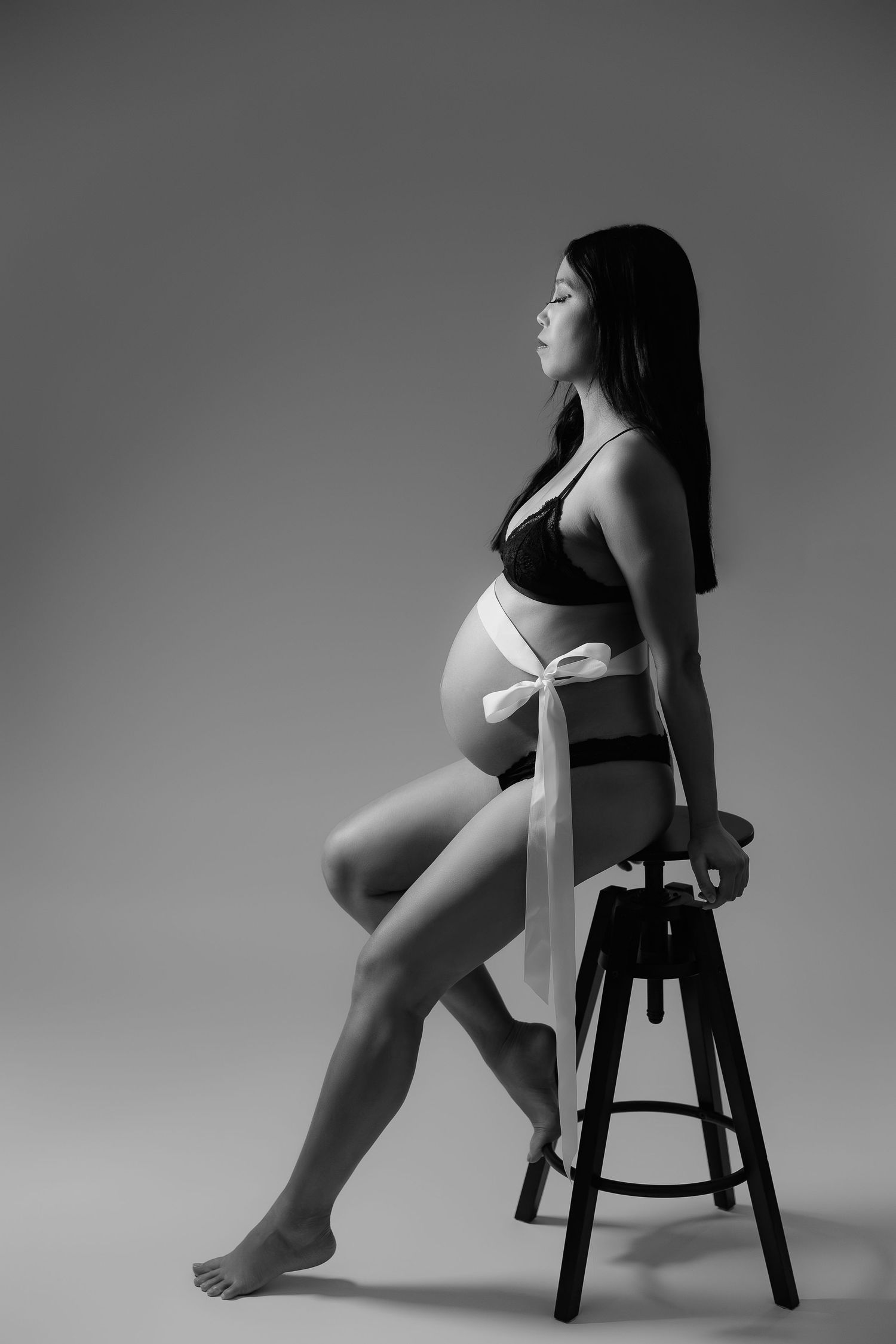 Studio maternity portrait sitting on stool, Sydney maternity photographer