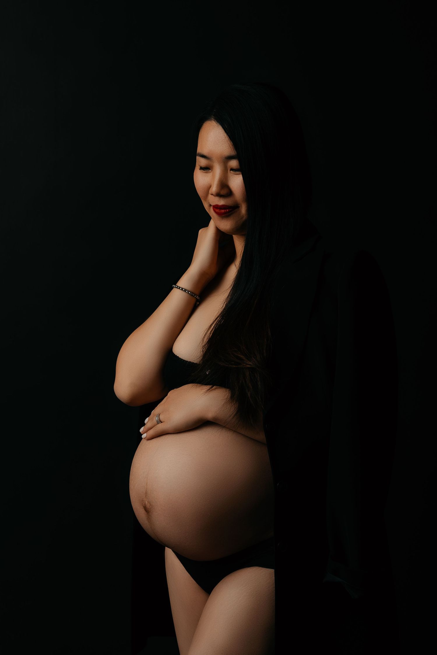 Studio maternity portrait of pregnant woman in dramatic lighting, Sydney maternity photographer