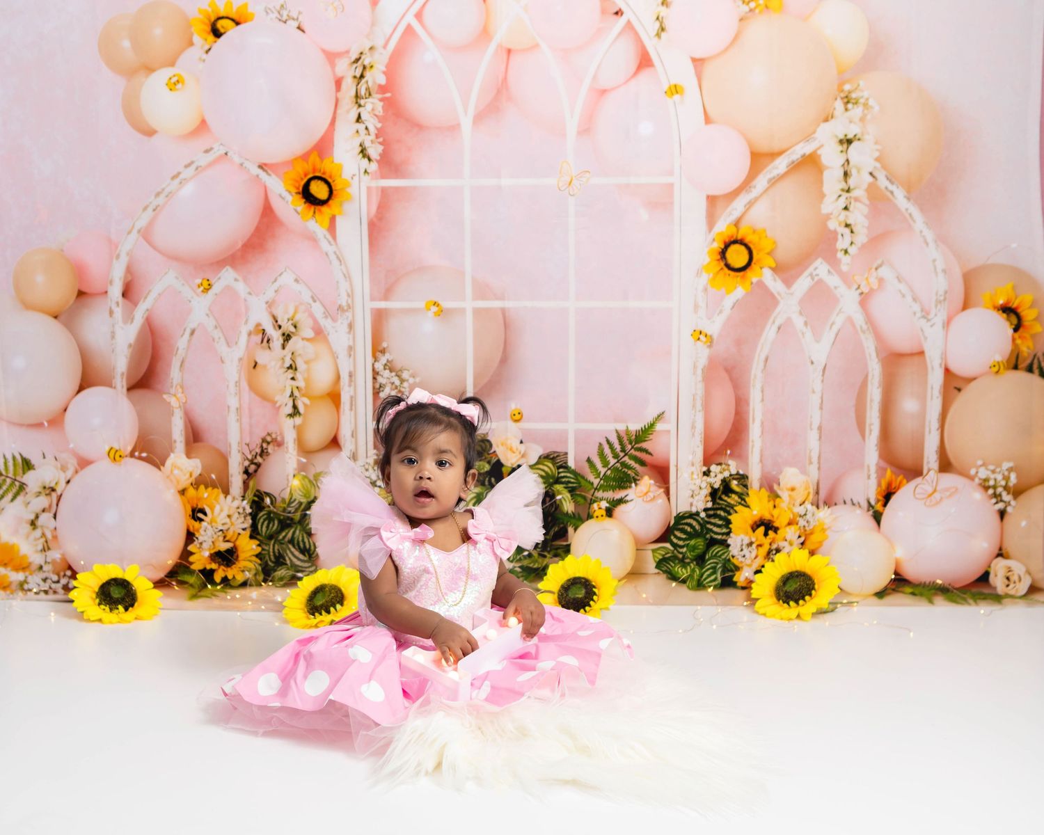 Cakesmash using a pink arch theme with sunflowers