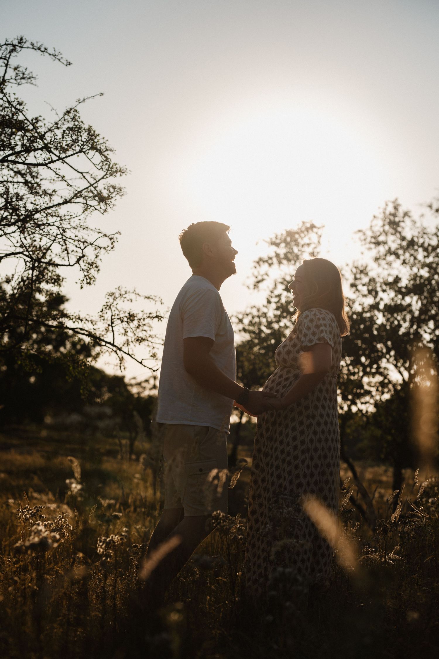 Maternity photographer The Hague — golden hour dunes shoot