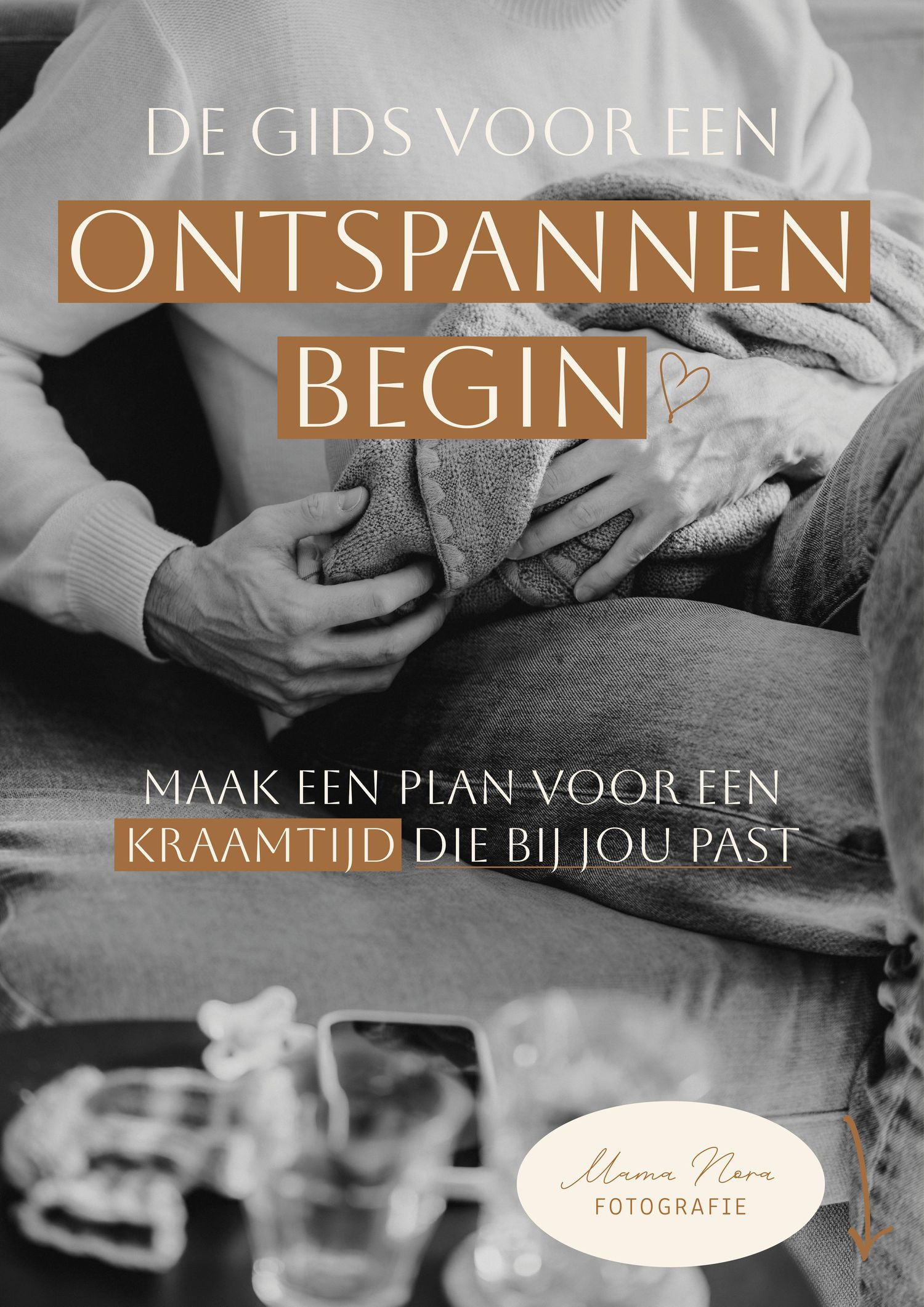 Dutch maternity guide cover showing hands cradling a newborn, titled De Gids Voor Een Ontspannen Begin by Mama Nora Fotografie.