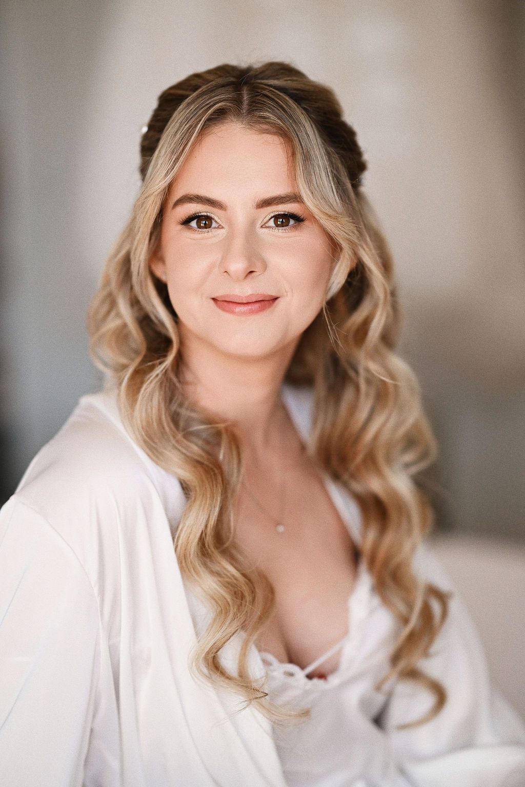 Stunning portrait of the bride with flawless makeup and hair, ready for her luxury destination wedding in the Benidorm region.