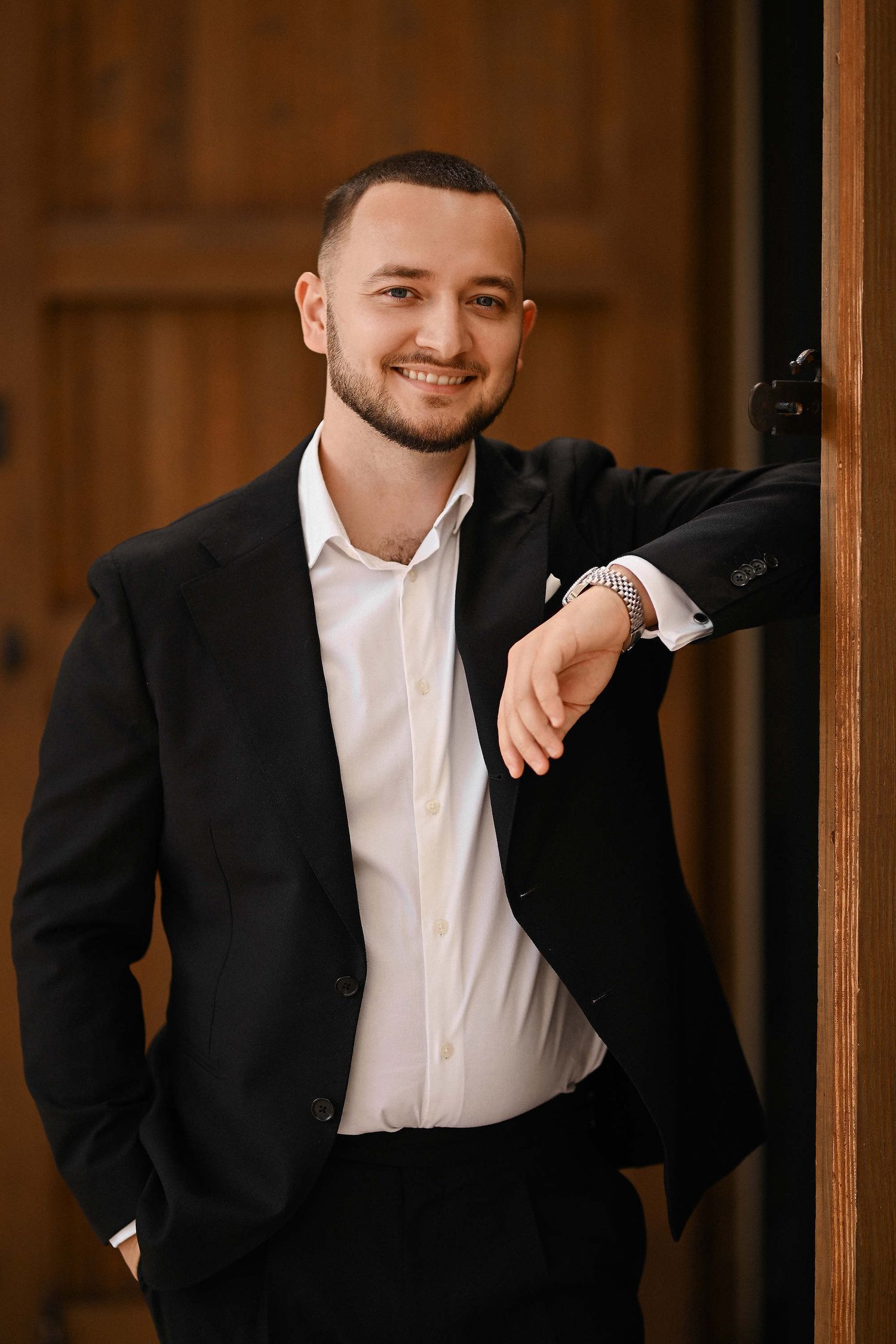 A high-fashion groom portrait captured by Darista duo in Valencia