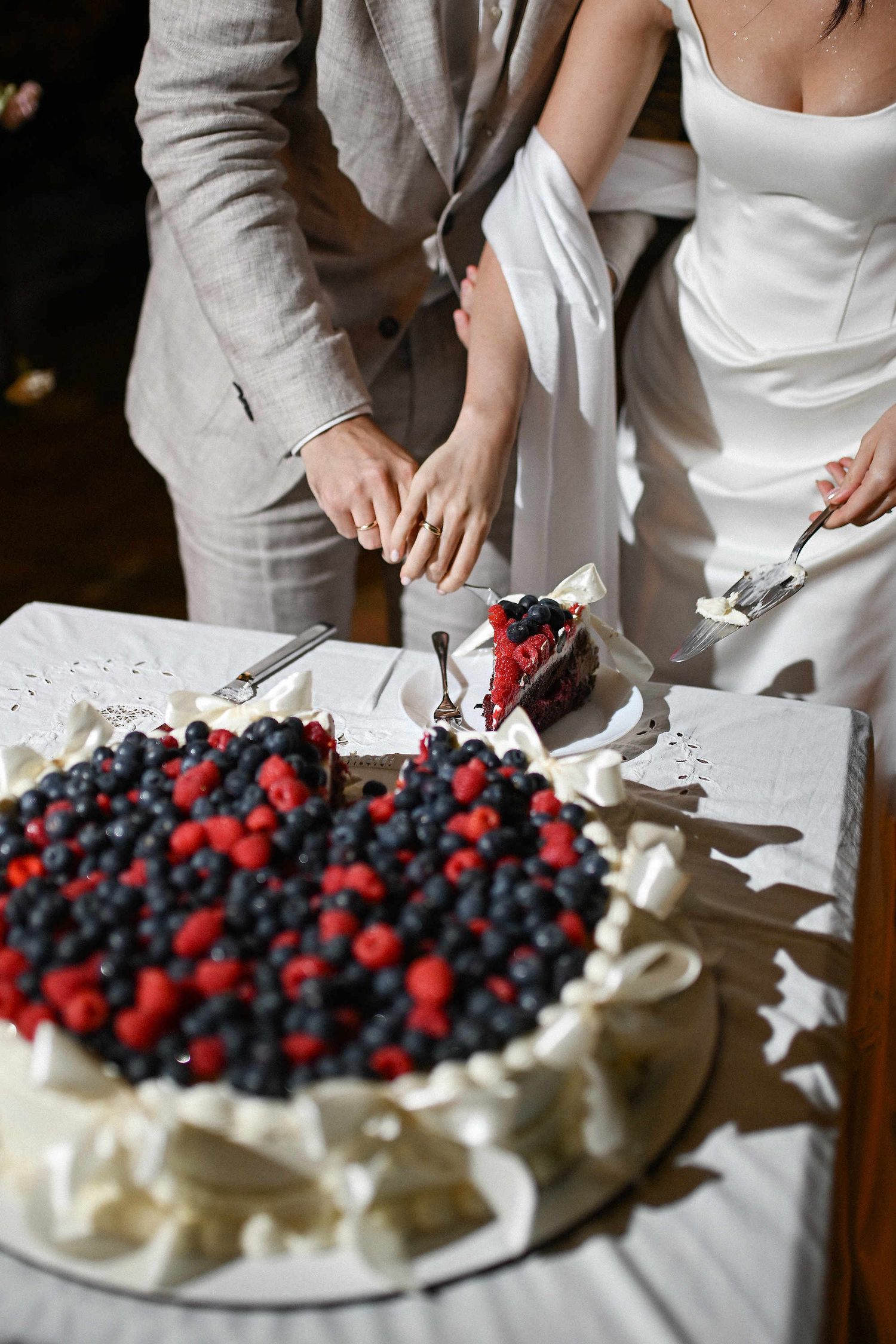 Close-up shot of the wedding cake, highlighted by direct flash for a clean, editorial aesthetic