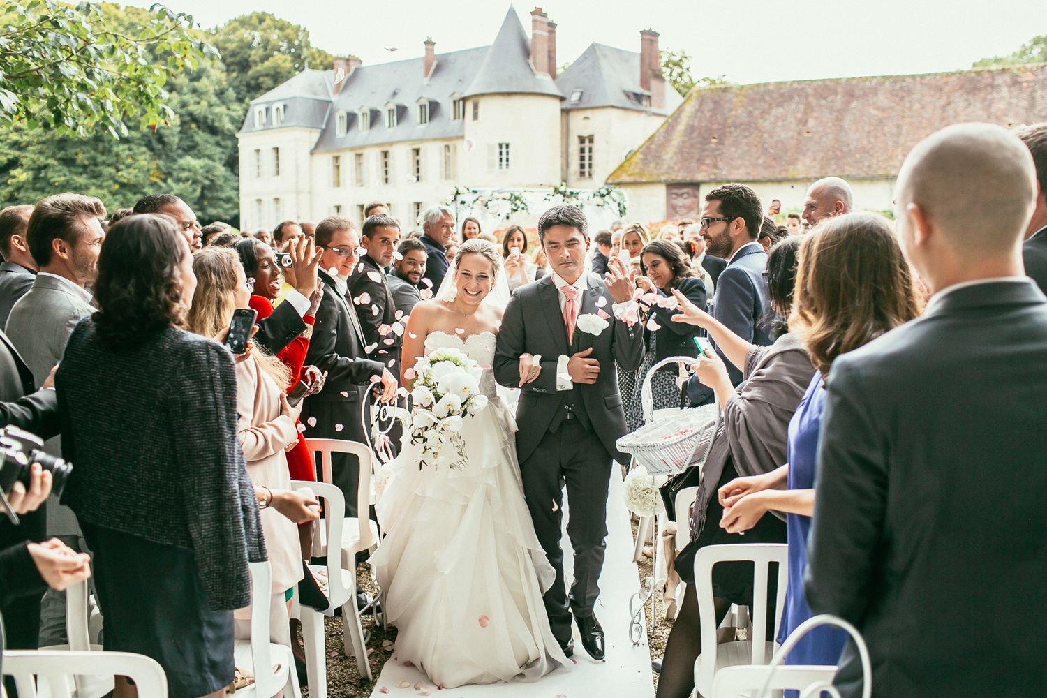 Atmospheric reportage of a wedding ceremony at Château de Changy. Emotional storytelling featuring the historic castle facade