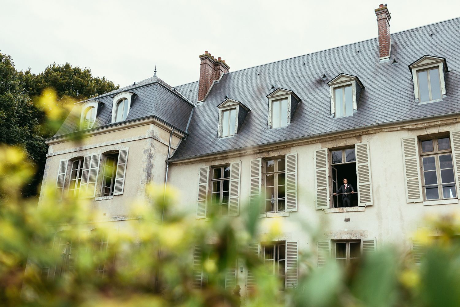 Majestic facade of Château de Changy. A perfect backdrop for a destination wedding in France with cinematic charm