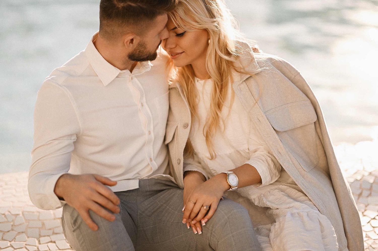 Couple hugging by the pool at the City of Arts and Sciences, editorial engagement session by Darista photography.