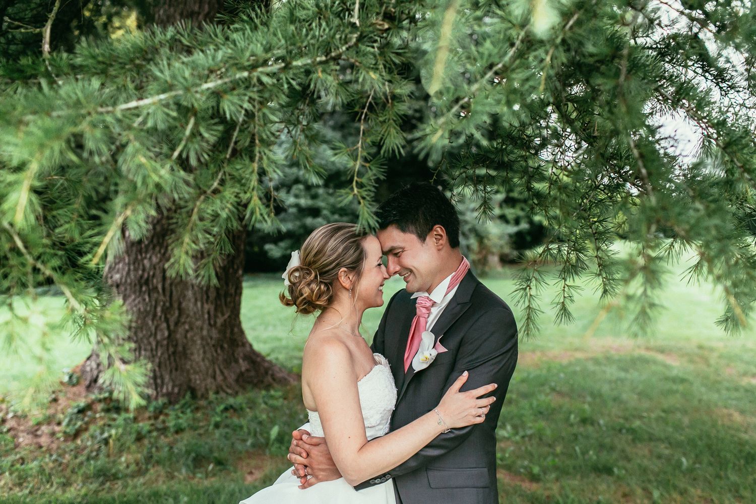 Candid laughter and unscripted moments in the gardens of Château de Changy. Authentic storytelling for a luxury destination wedding
