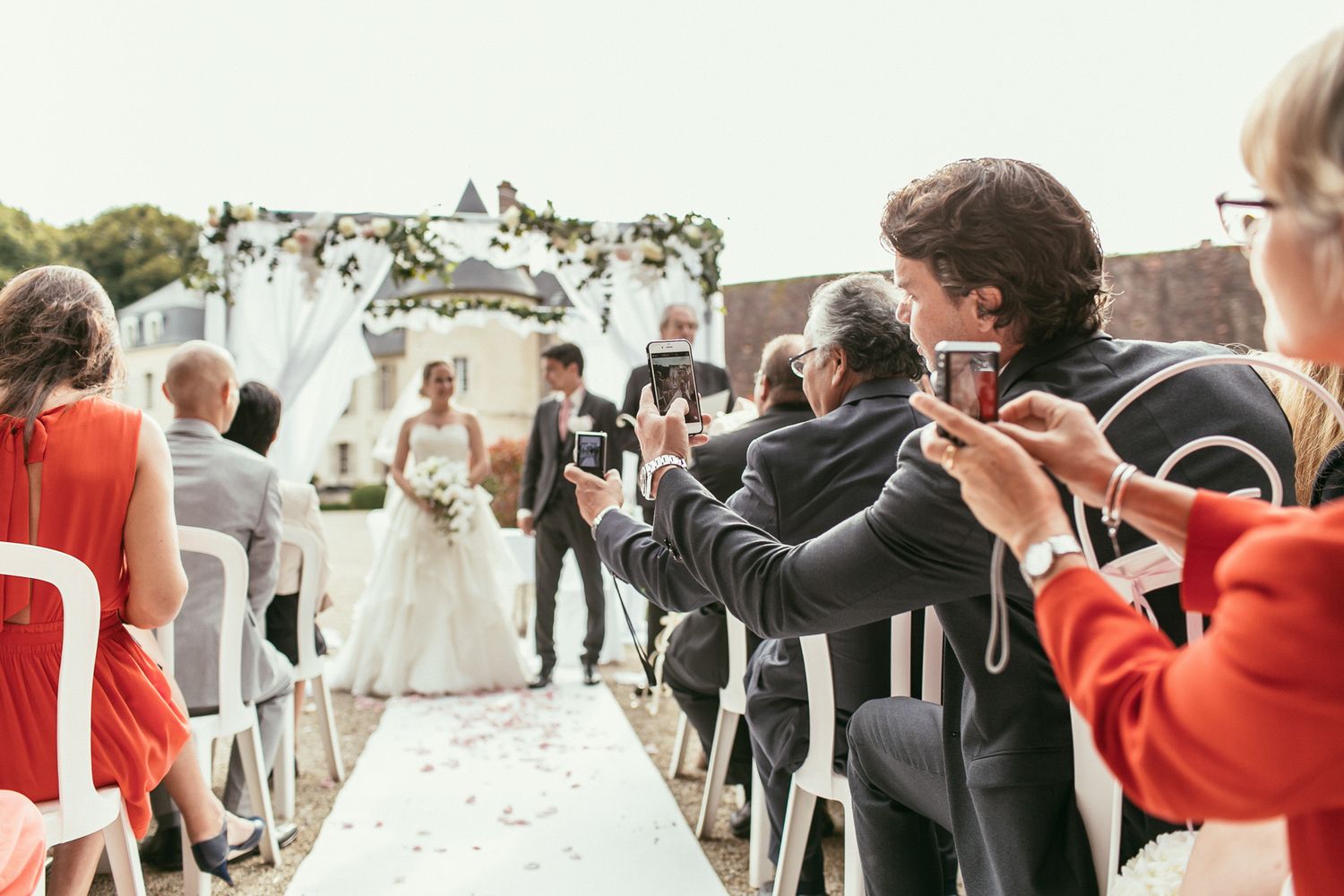 Atmospheric reportage of a wedding ceremony at Château de Changy. Emotional storytelling featuring the historic castle facade