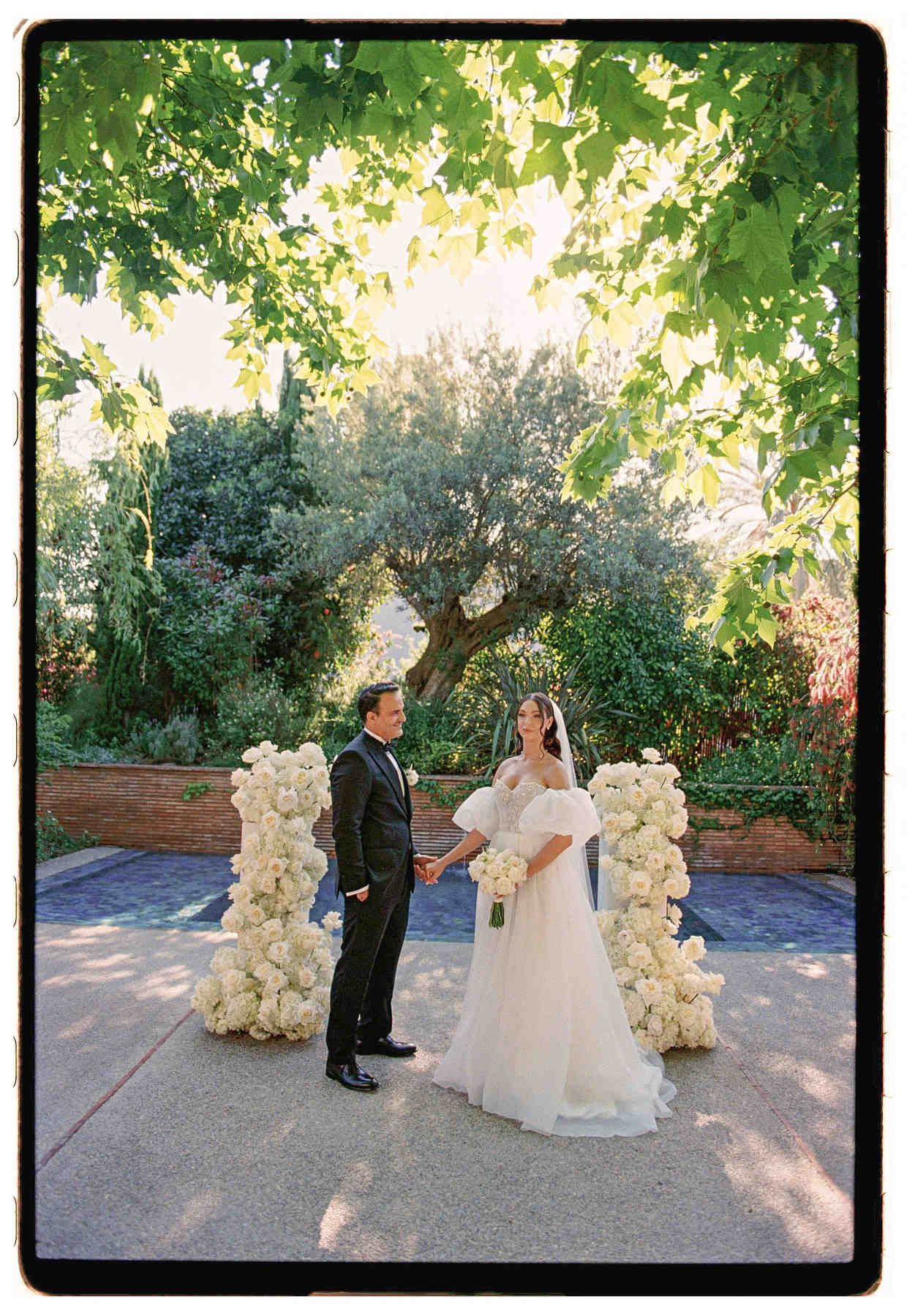 Bride and groom at their wedding ceremony, shot by film wedding photographer in Valencia on Nikon F100.