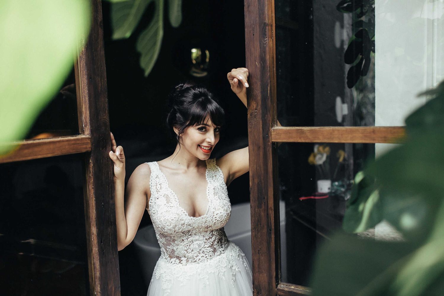 A beautiful portrait of a smiling bride during her documentary wedding session in Catalonia