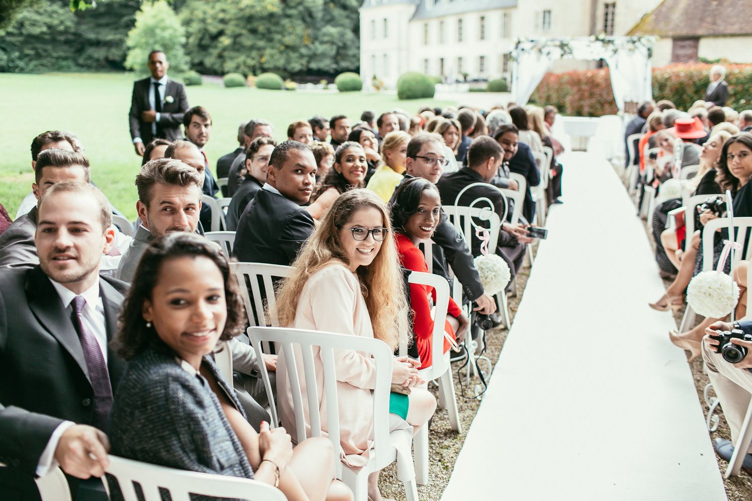 Atmospheric reportage of a wedding ceremony at Château de Changy. Emotional storytelling featuring the historic castle facade