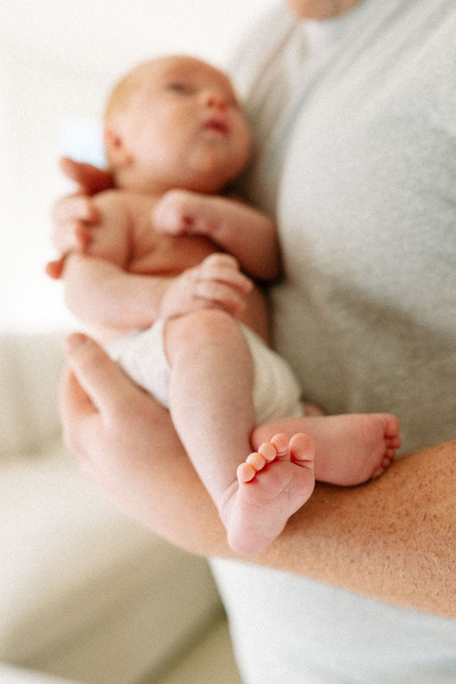 St. Louis lifestyle newborn photographer