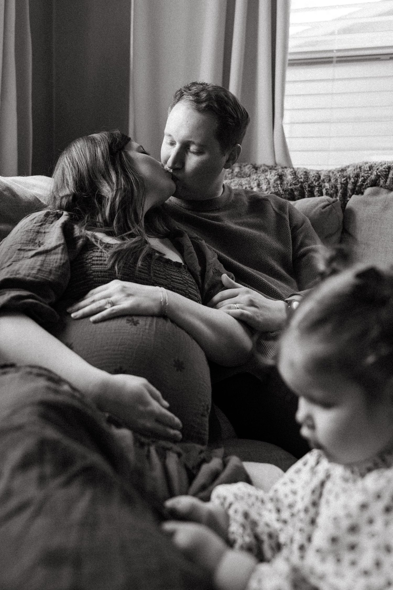 St. Louis lifestyle maternity photographer