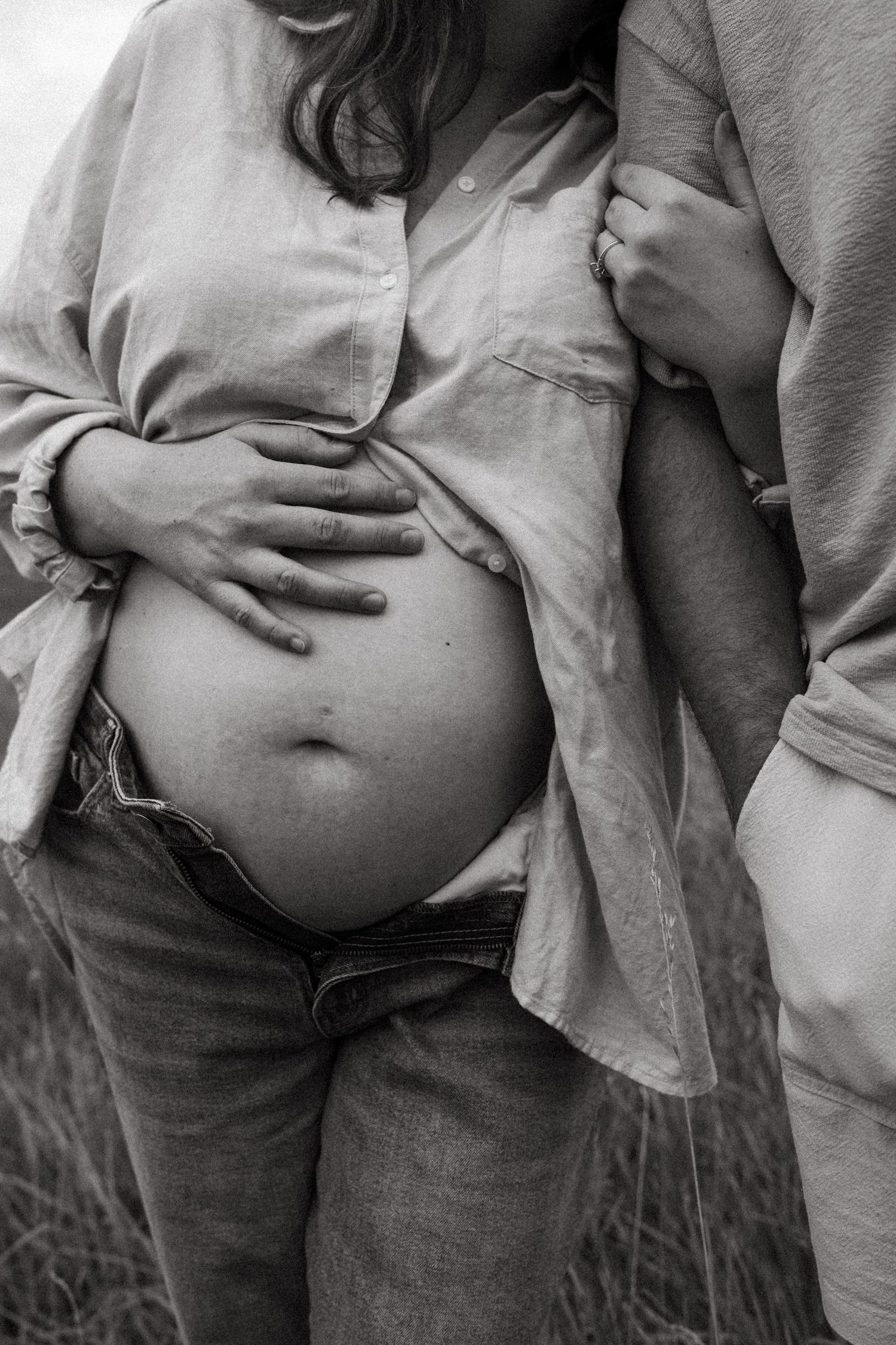 St. Louis lifestyle maternity photographer