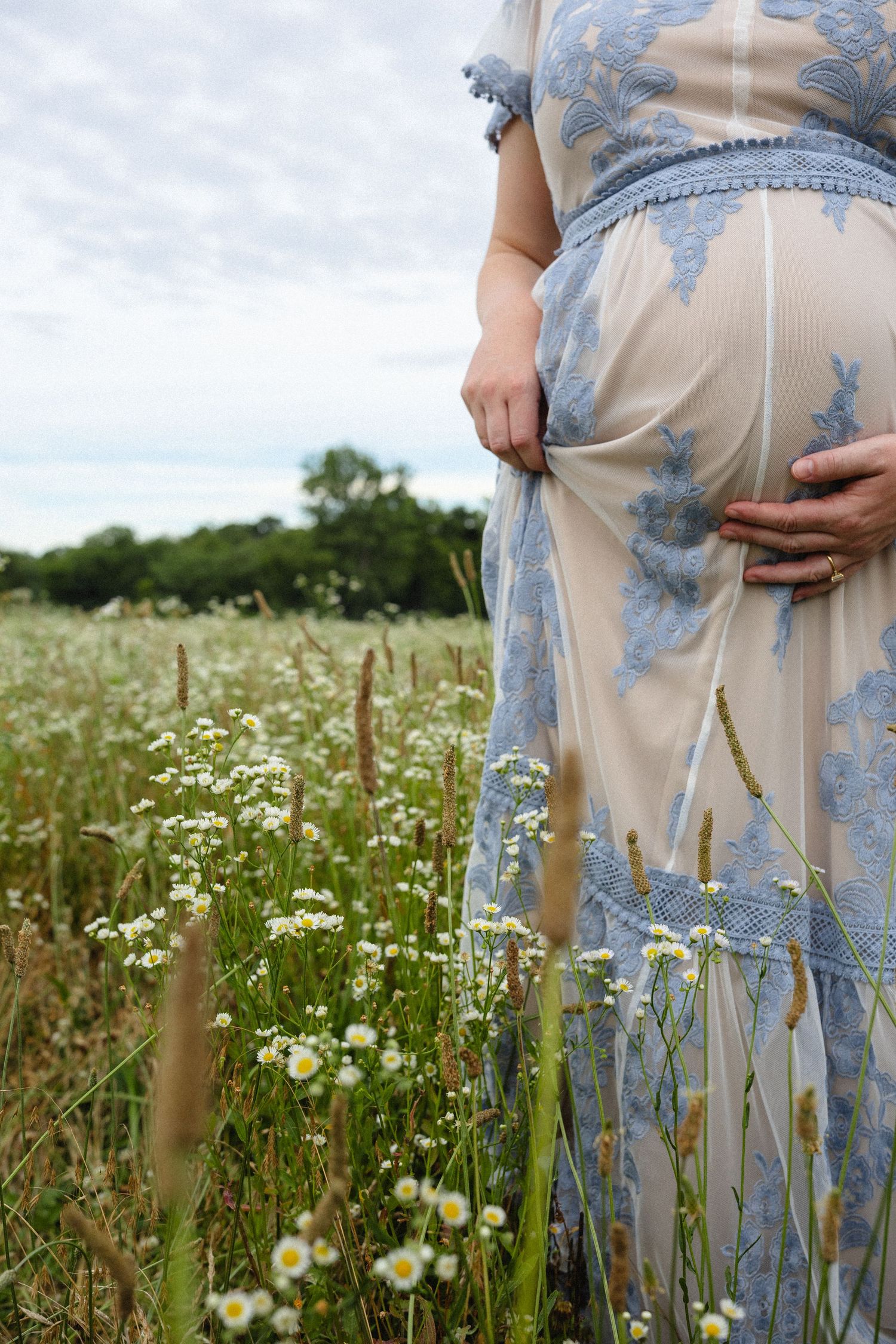 St. Louis lifestyle maternity photographer