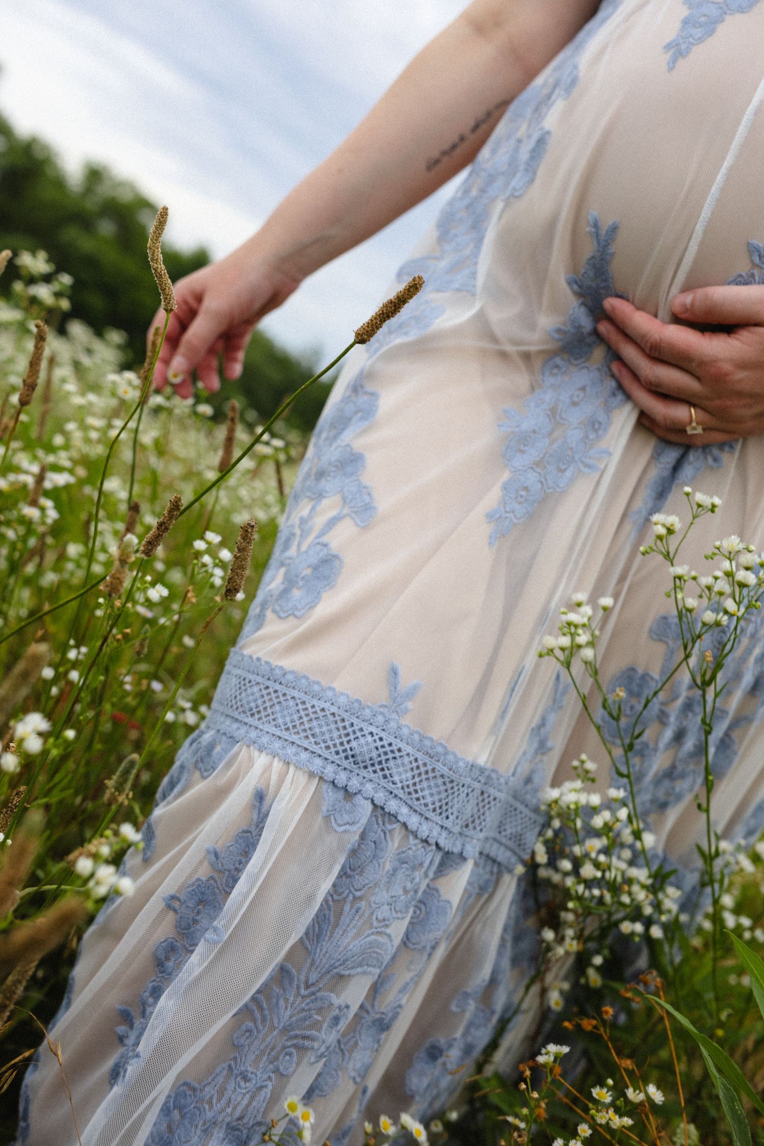 St. Louis lifestyle maternity photographer