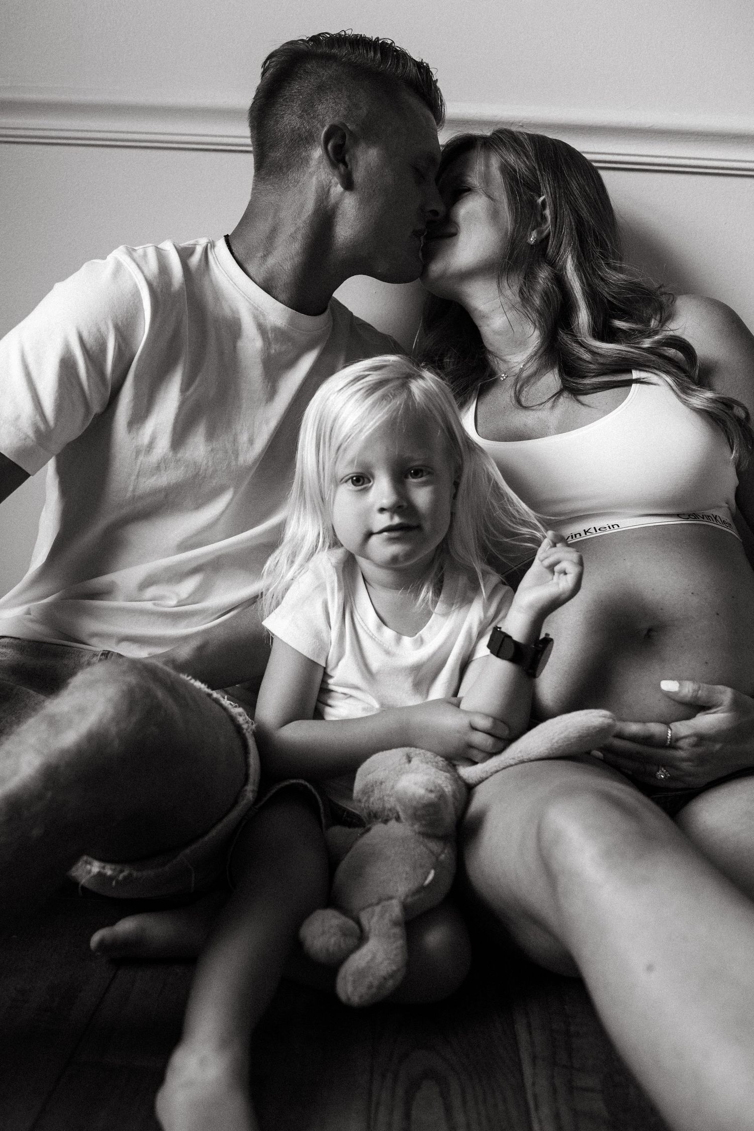 St. Louis lifestyle maternity photographer