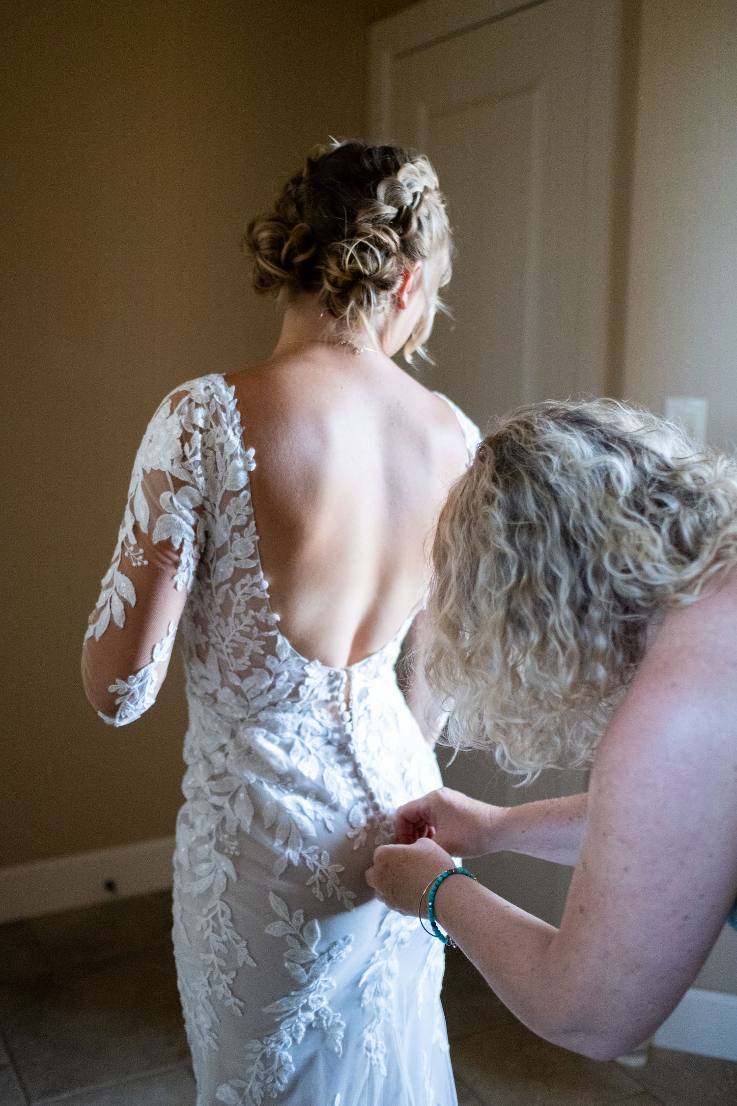 Grand Mesa Wedding Photography
Grand Junction, Colorado Documentary Wedding Photographer
getting ready photos