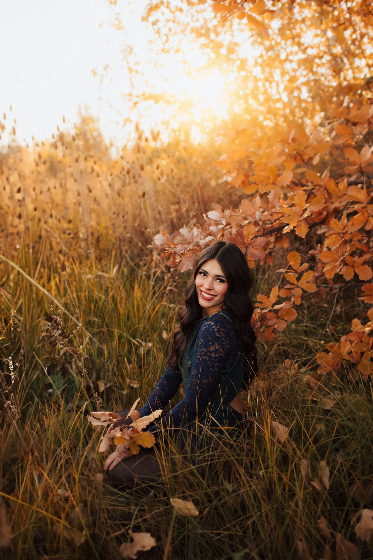 High school senior autumn photoshoot in Ellensburg Washington, photographed by Kate Hart Photography