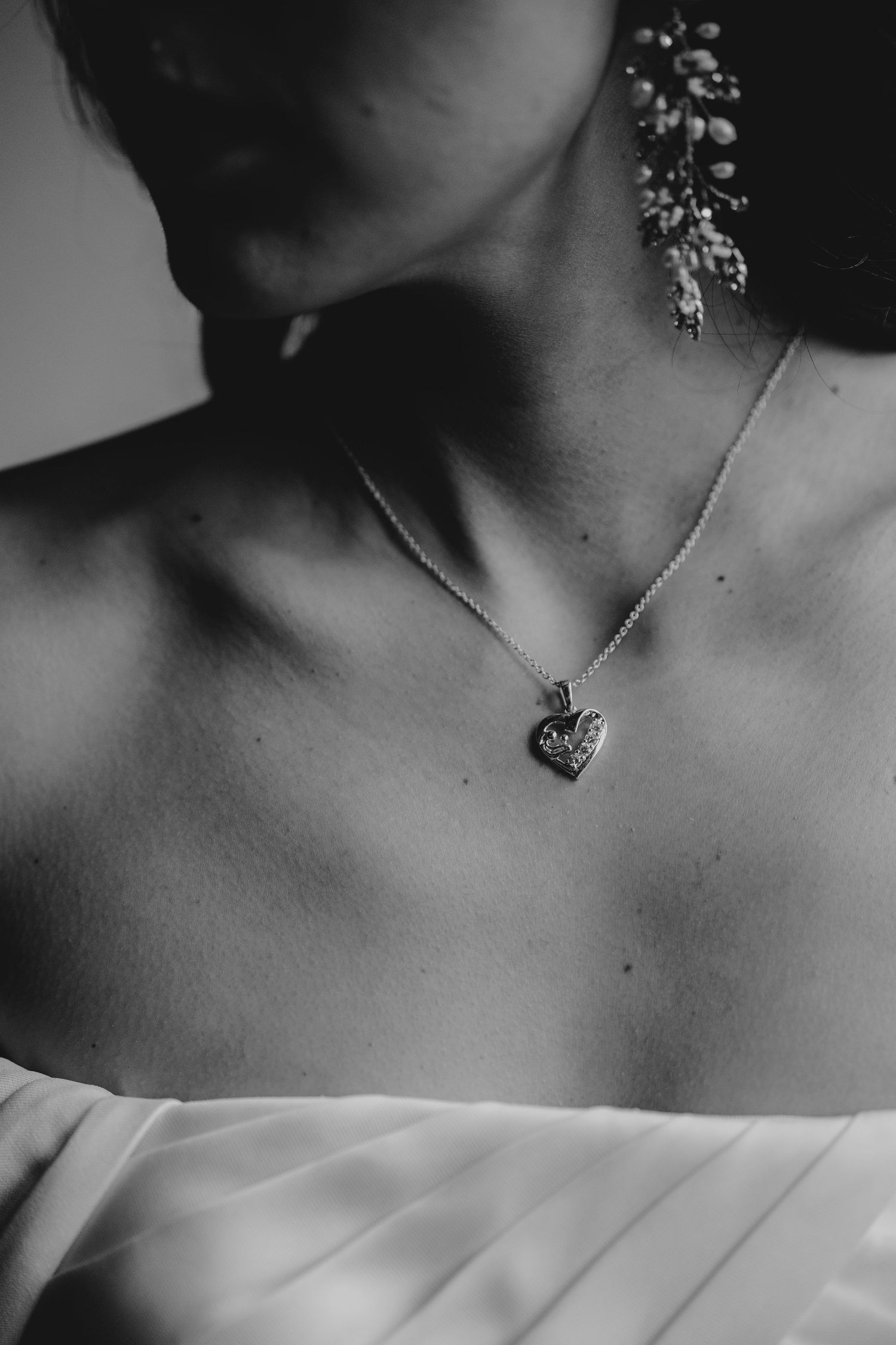 Elegant necklaces and jewelry details on wedding day in black and white.