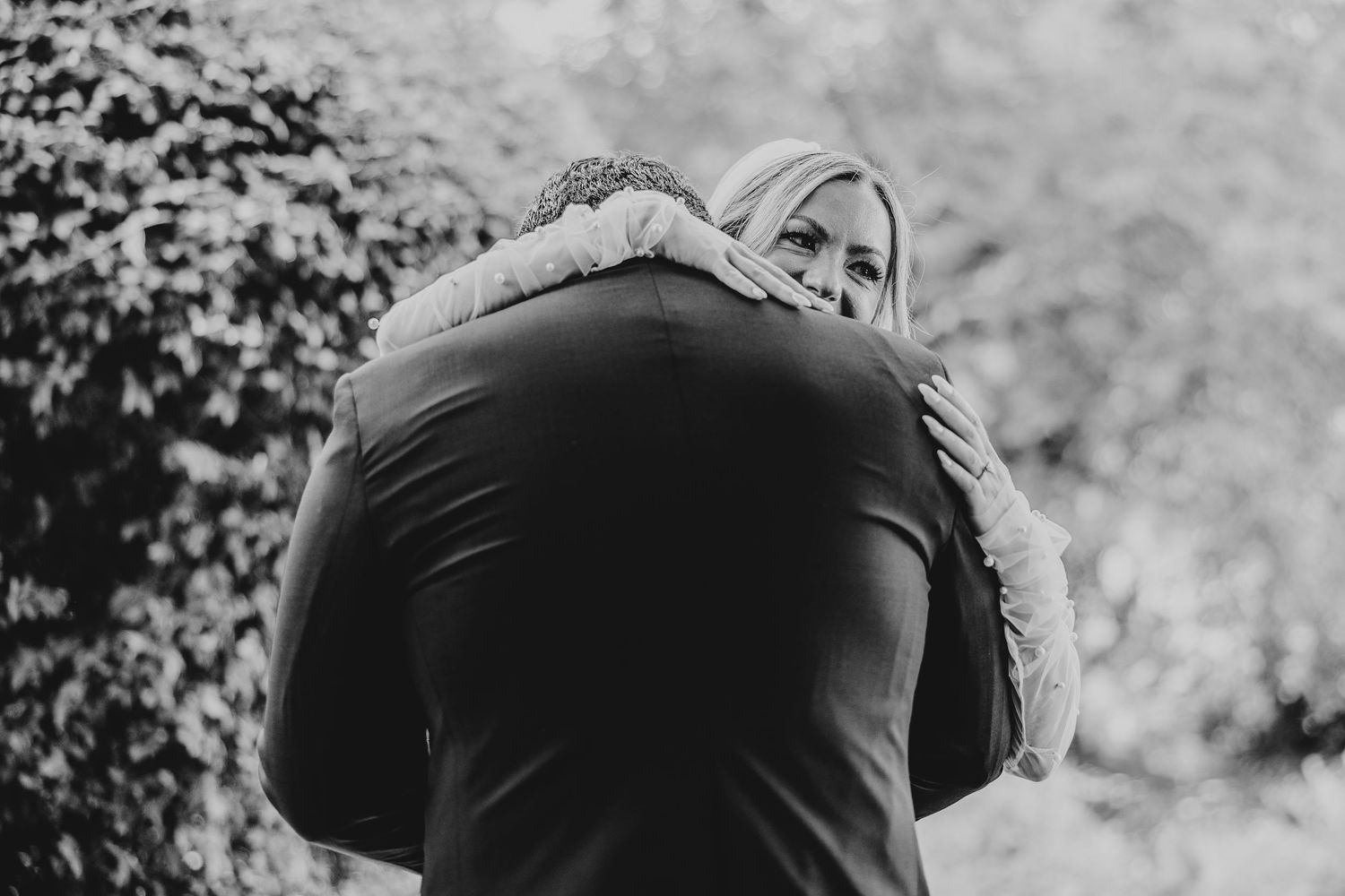 Black and white romantic wedding portraits in a natural outdoor setting.