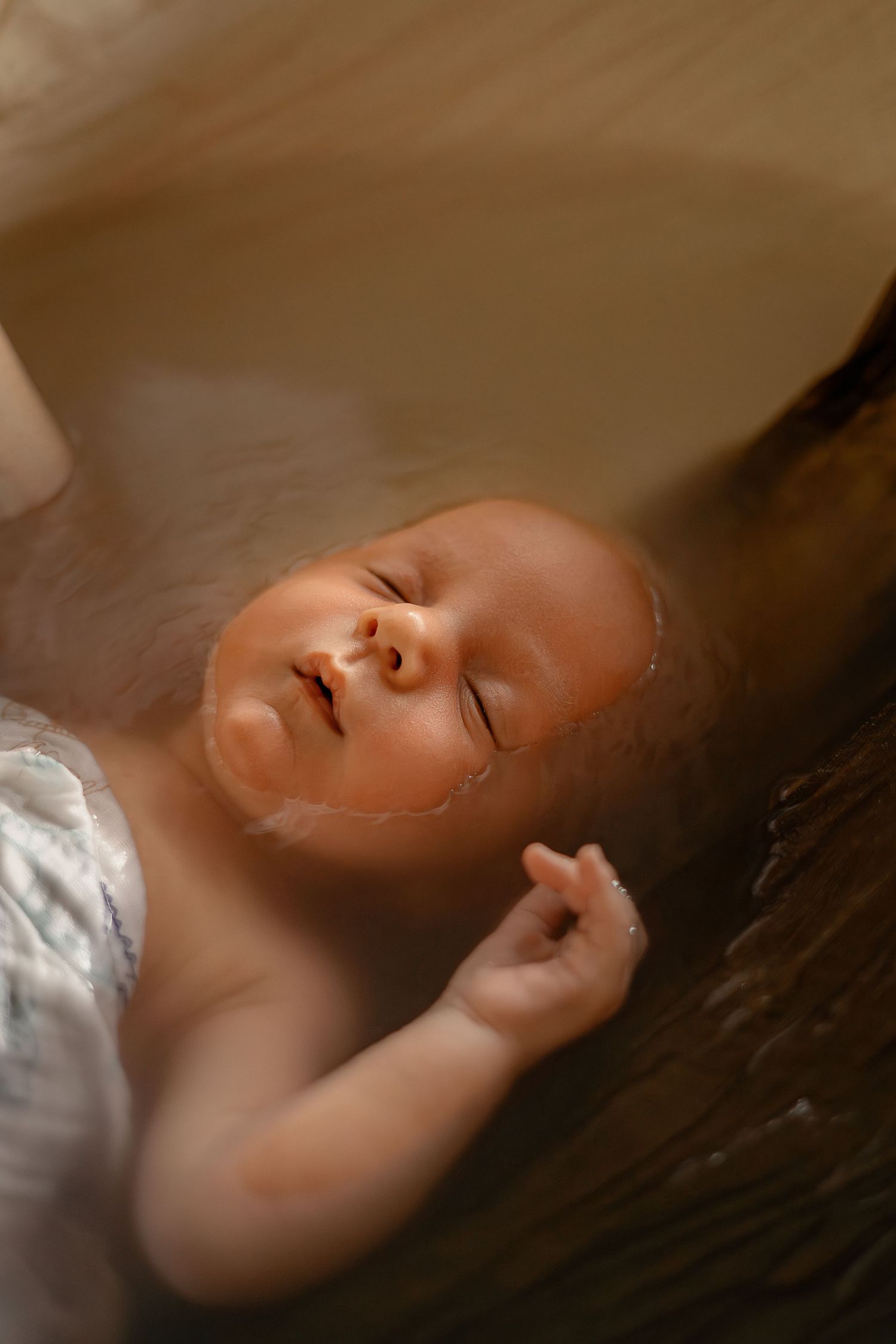 Séance bain enveloppé en extérieur à Langon La Réole Bazas – photographe naissance