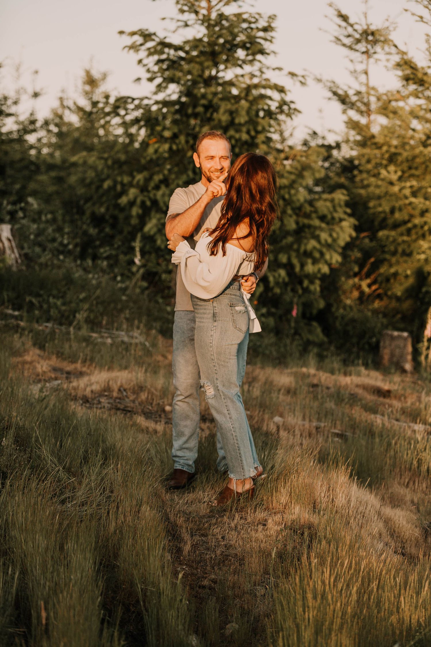 Romantic golden hour Washington portrait adventure couples session in Snohomish County