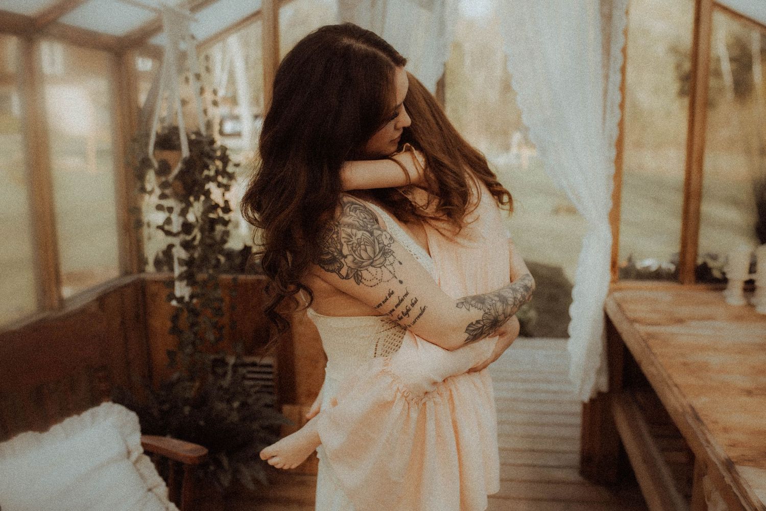 Mom comforting her daughter in a greenhouse by Durham Region maternity photographer