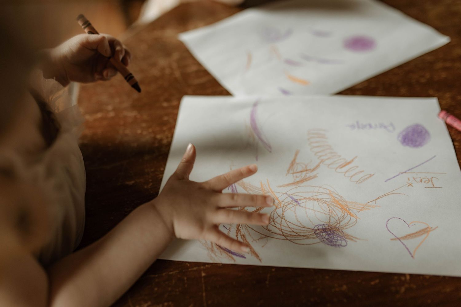Oshawa Family Photographer captures a child colouring a picture at an in home spring family session.