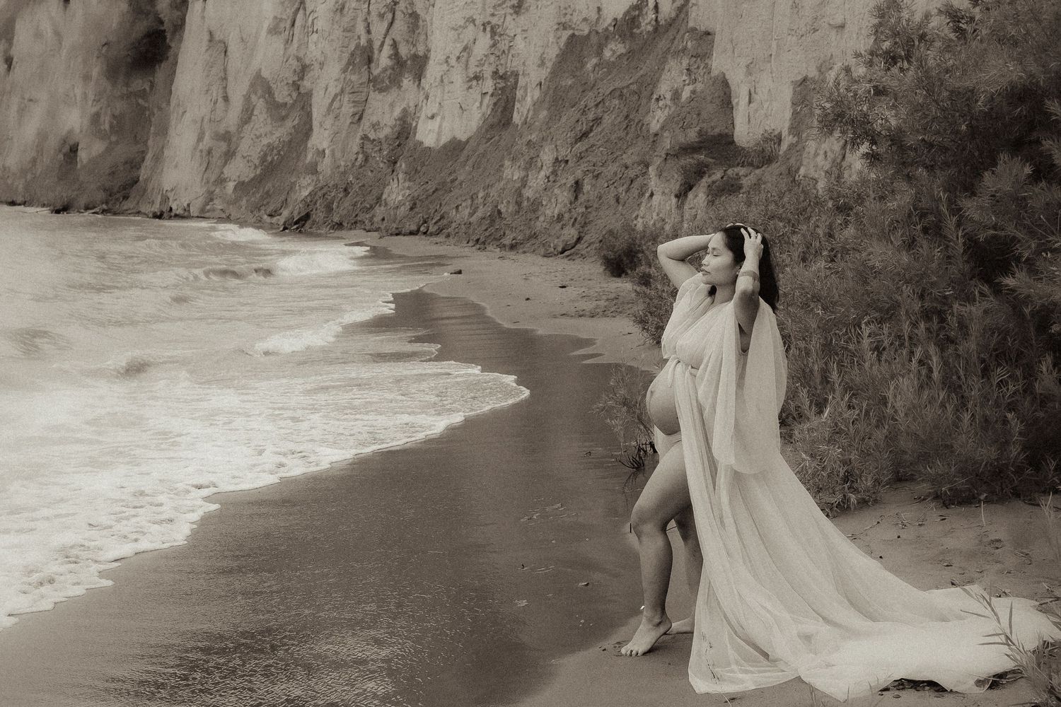 Matenity session at the Scarborough Bluffs by Durham Region maternity photographer