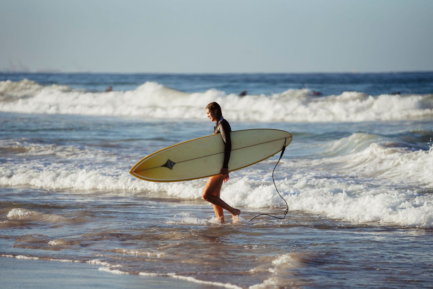 Party Wave Rave - women surfing
